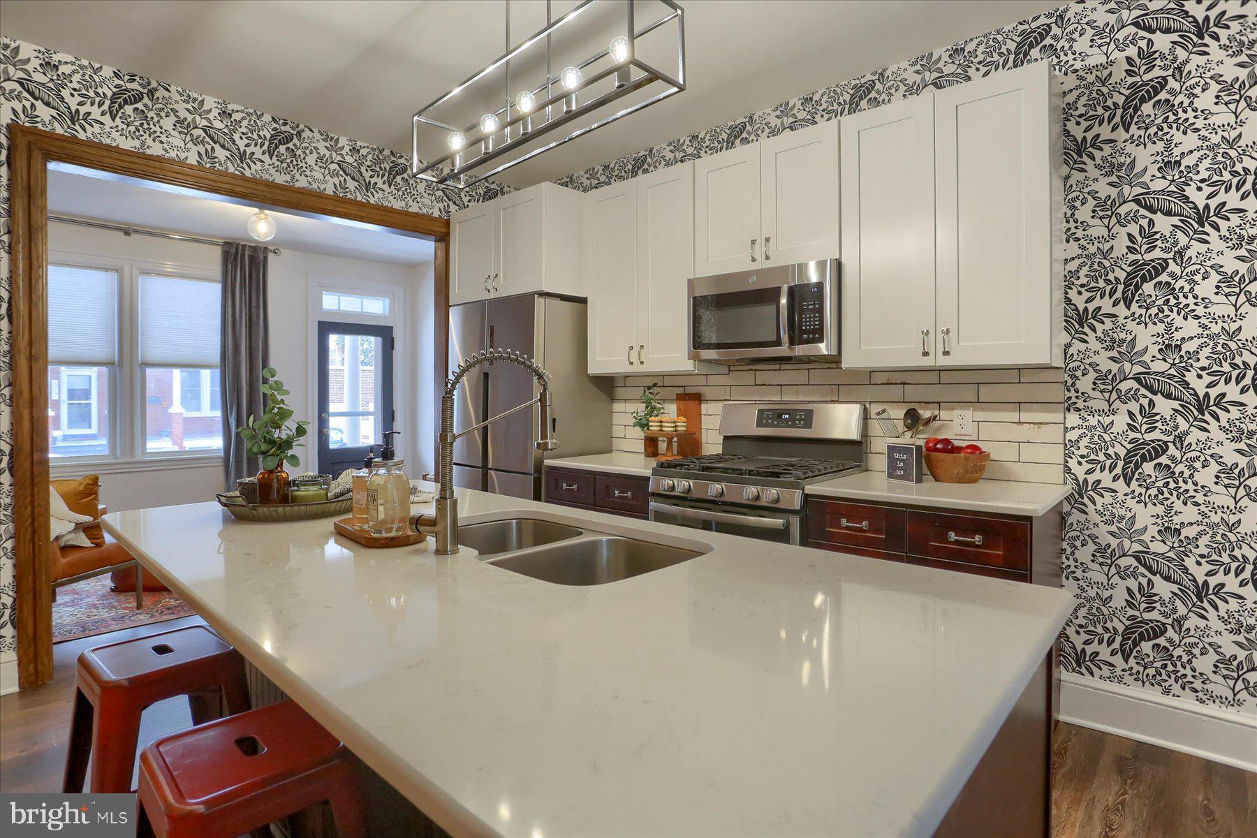 CHESTNUT HILL - Residential