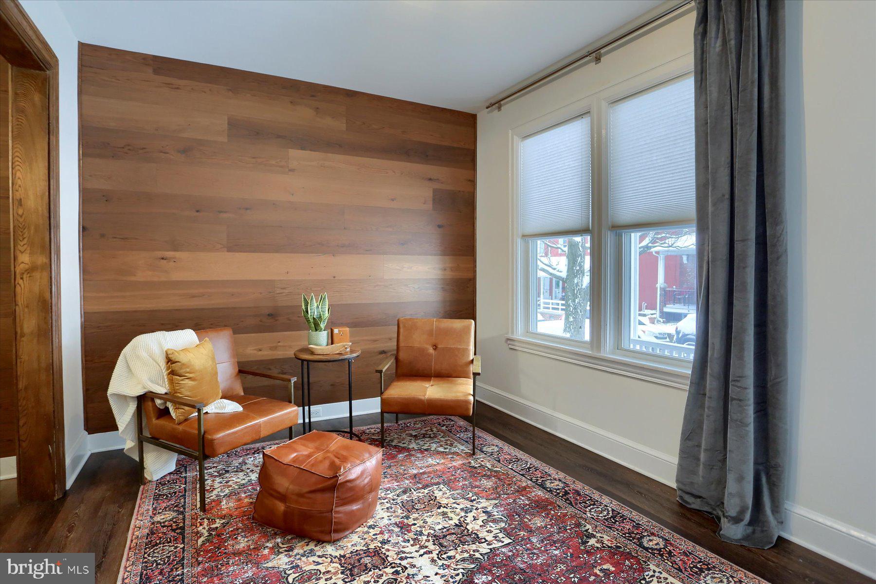 CHESTNUT HILL - Residential