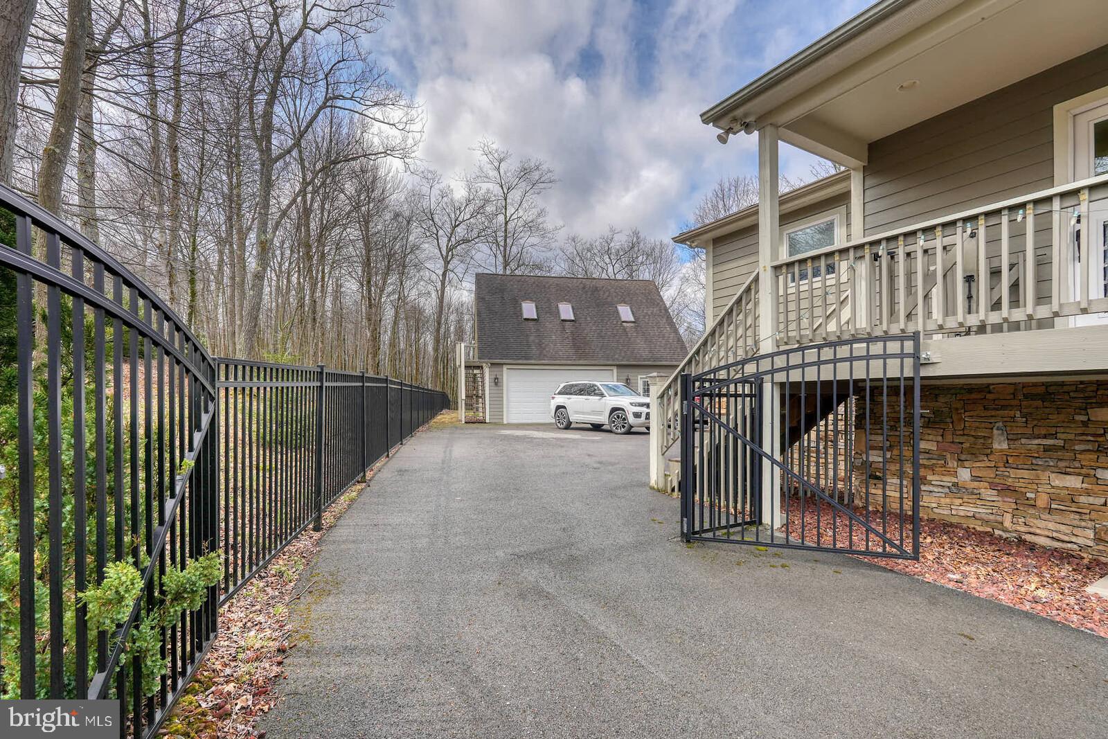 MOUNTAINSIDE - Residential