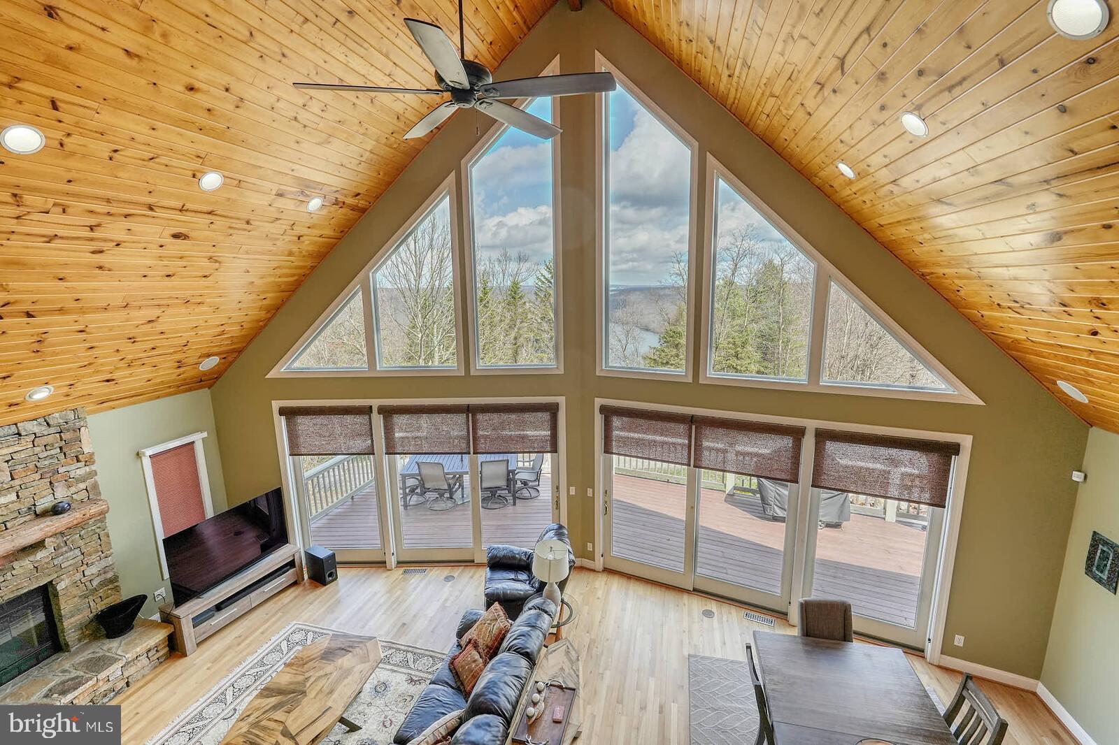 MOUNTAINSIDE - Residential