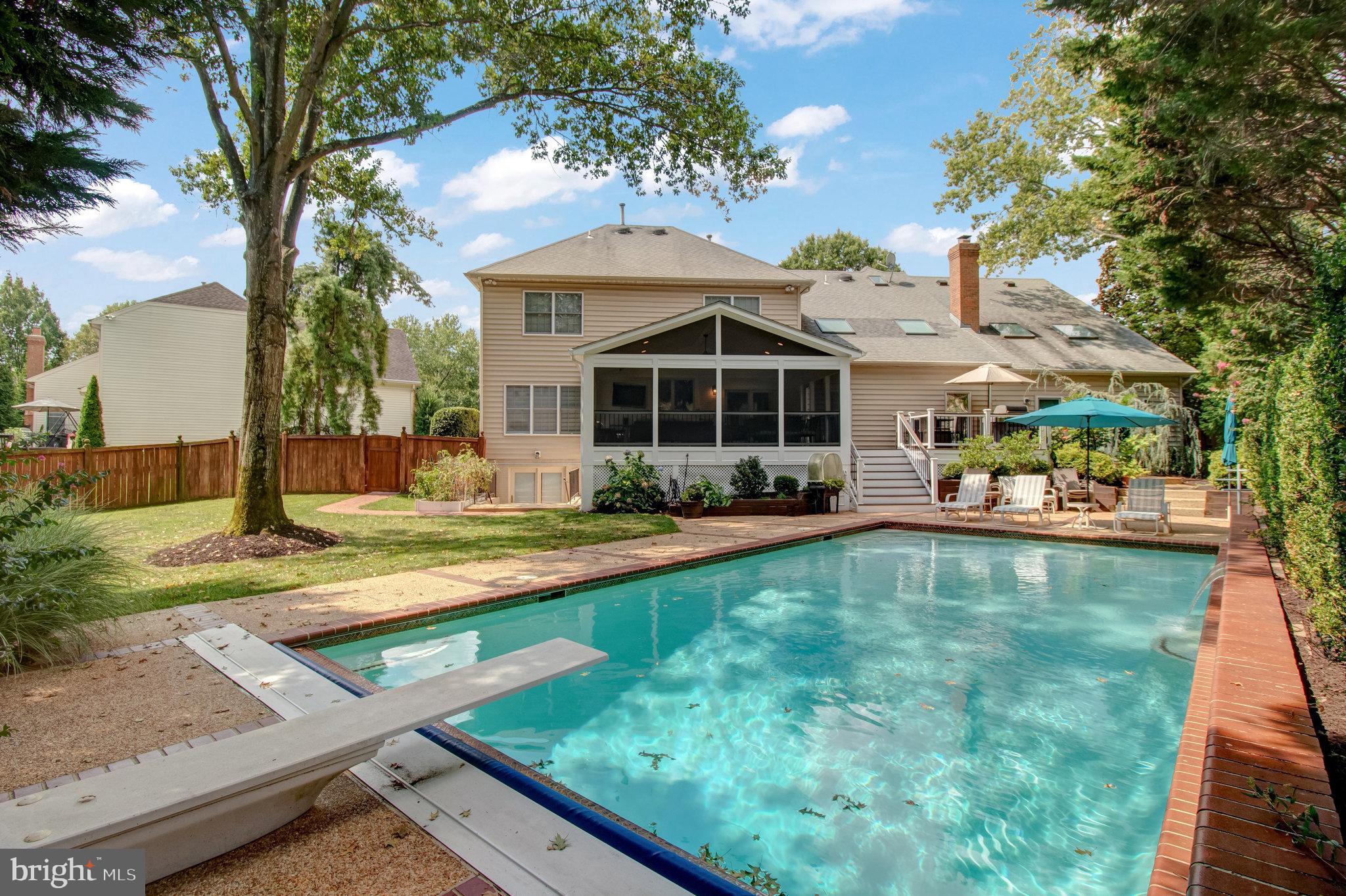 CENTURY OAK - Residential