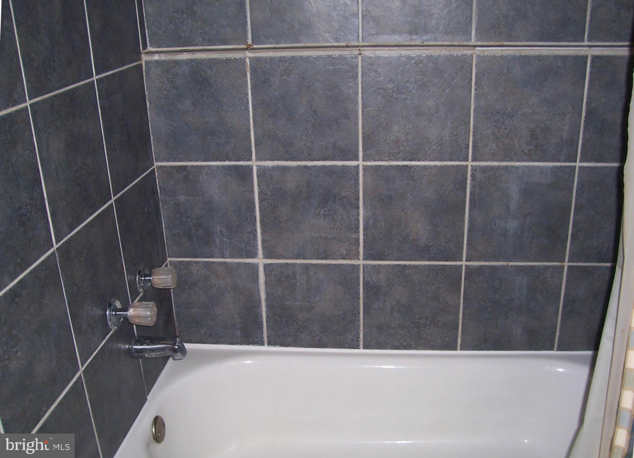 ACCOKEEK GROVES - Residential Lease