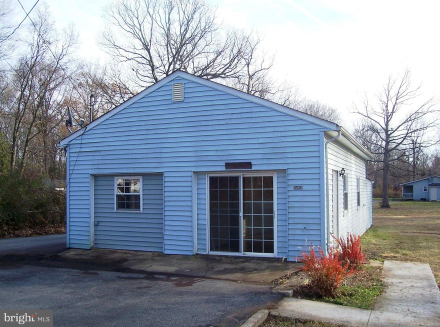 2BR 1FB rambler with plenty of off street parking. High ceilings throughout home.Large side yard for play area or just relaxing. Close to Indian Head Hwy (Rte 210) for short commute to Wash DC, Waldorf, Indian Head or points beyond.  Water/Sewer included in rent. All other utilities tenant responsibility. Pets case-by-case basis.