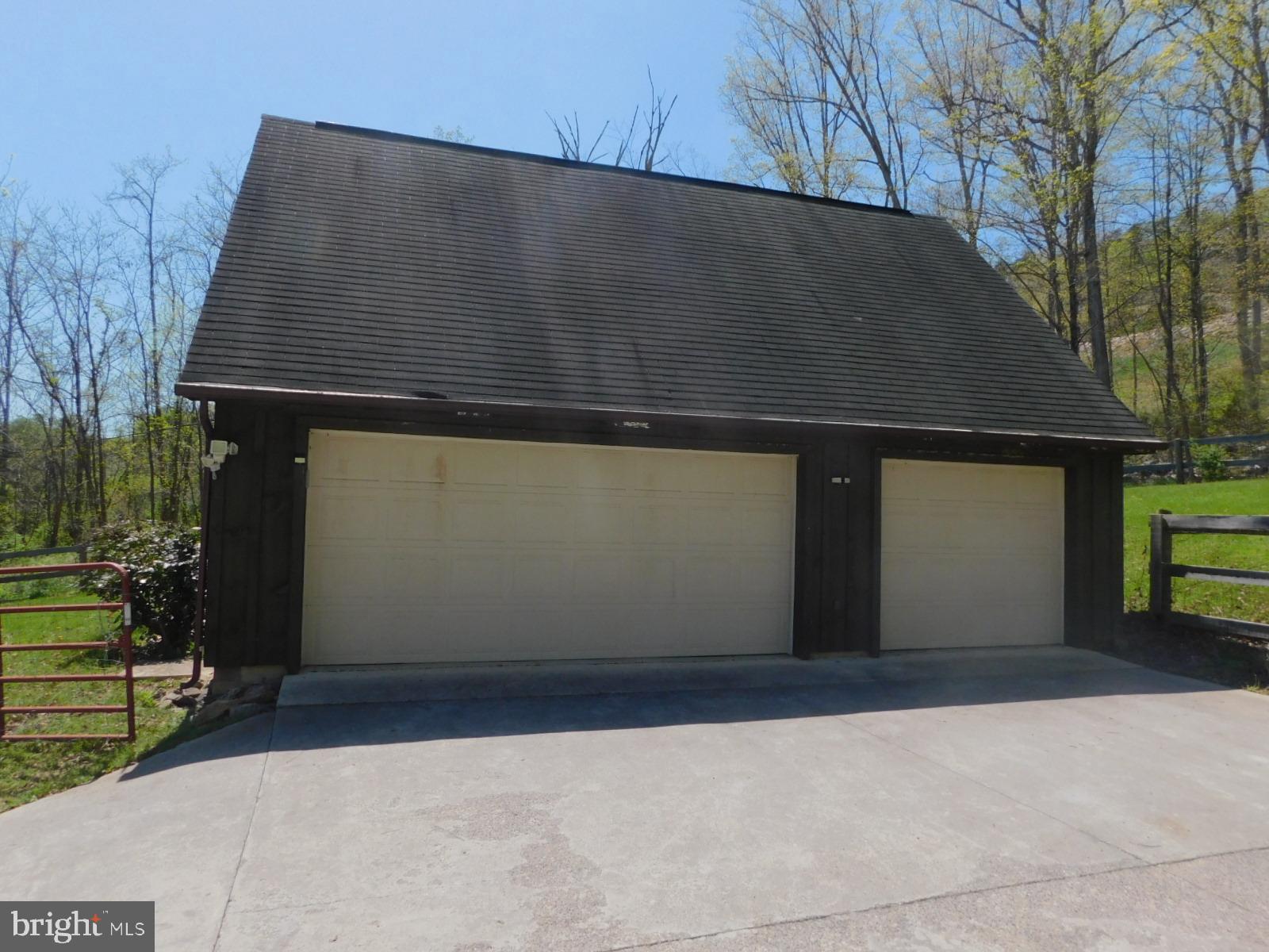 HANGING ROCK RIDGE ESTATES - Residential