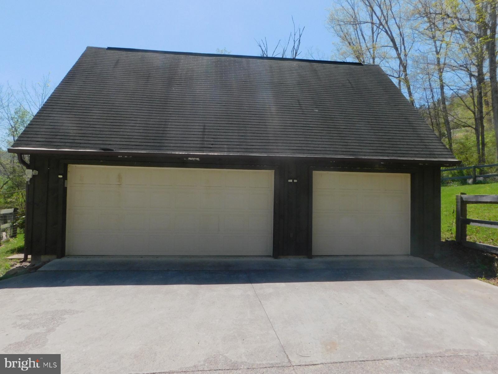 HANGING ROCK RIDGE ESTATES - Residential