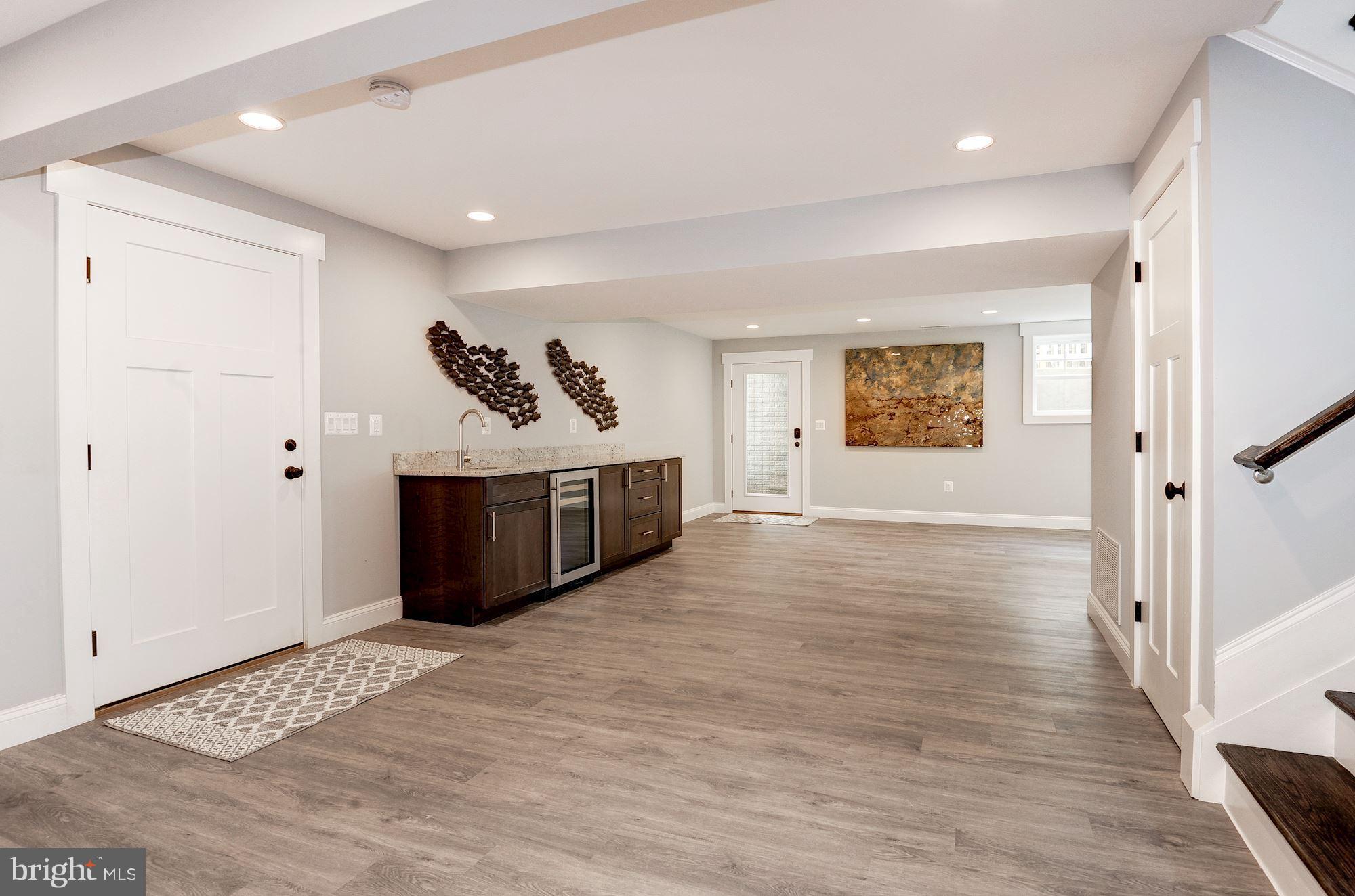 VIENNA WOODS - Residential