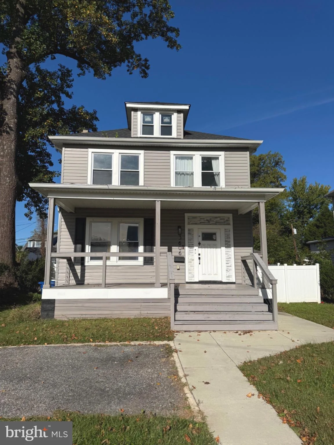 3606 Howard Park Avenue