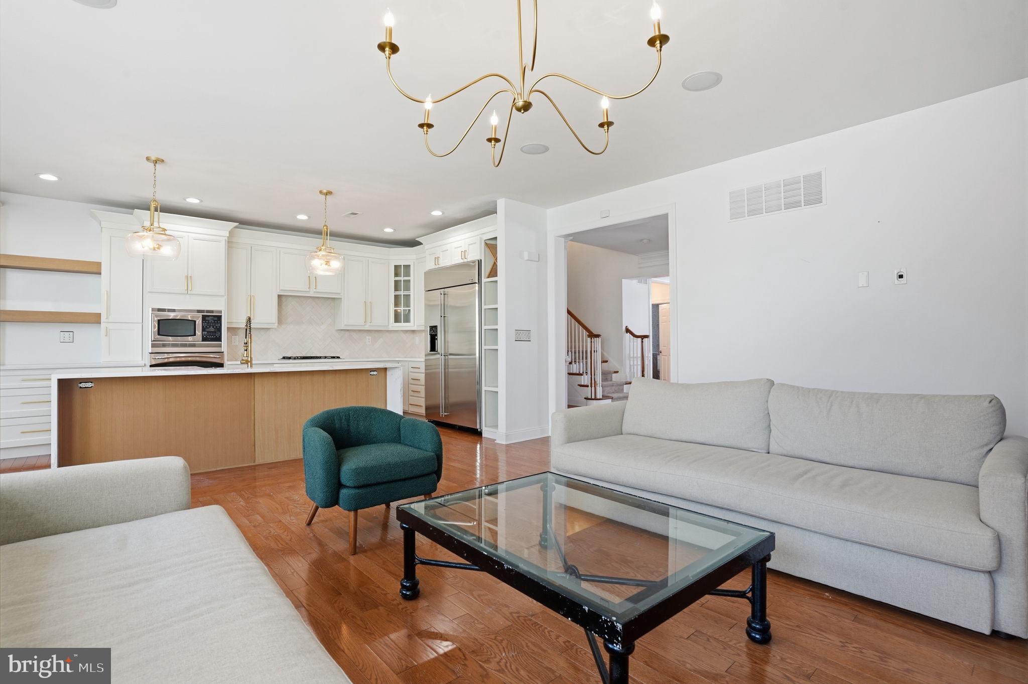 NEWTOWN WALK - Residential