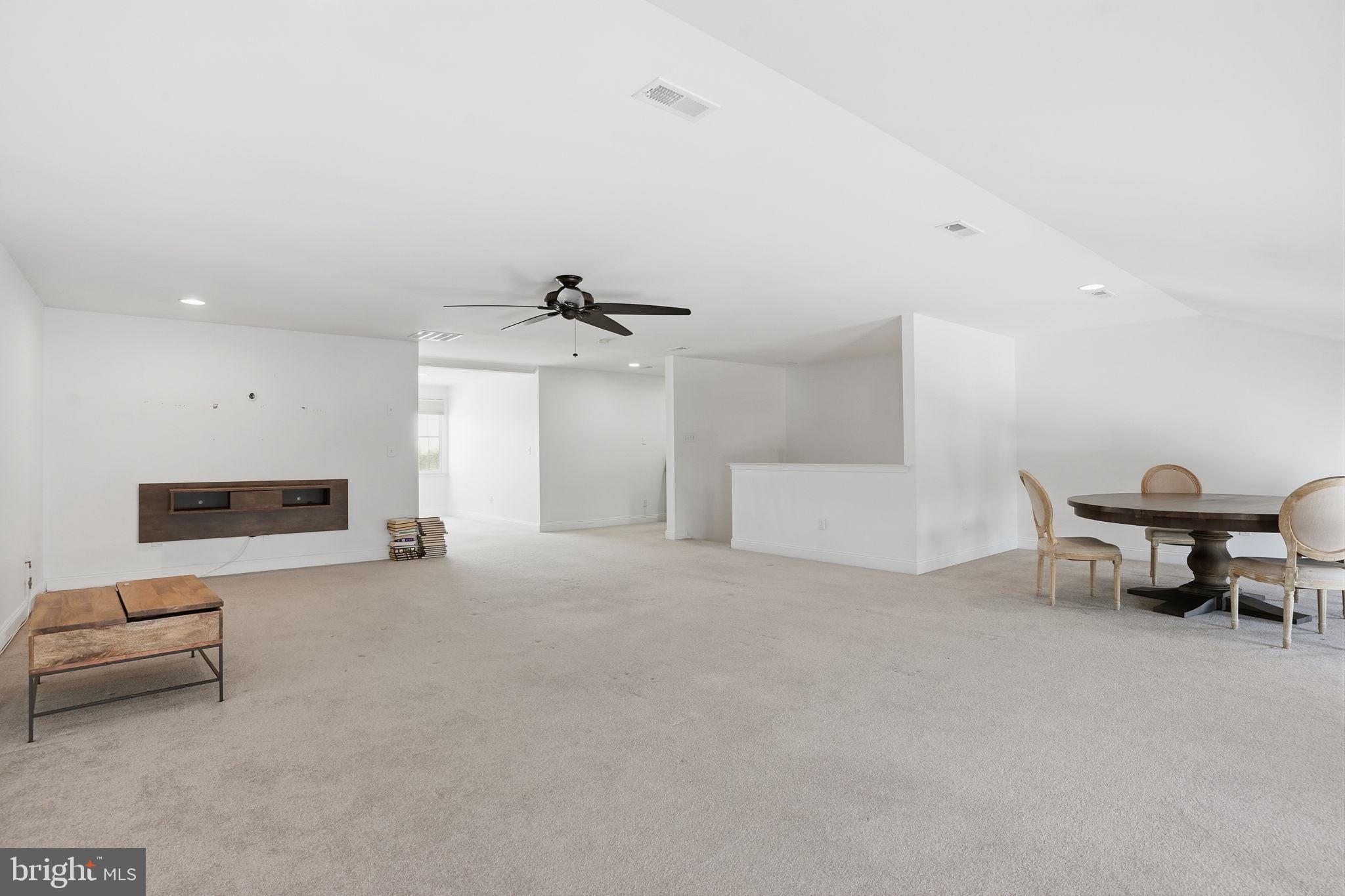 NEWTOWN WALK - Residential