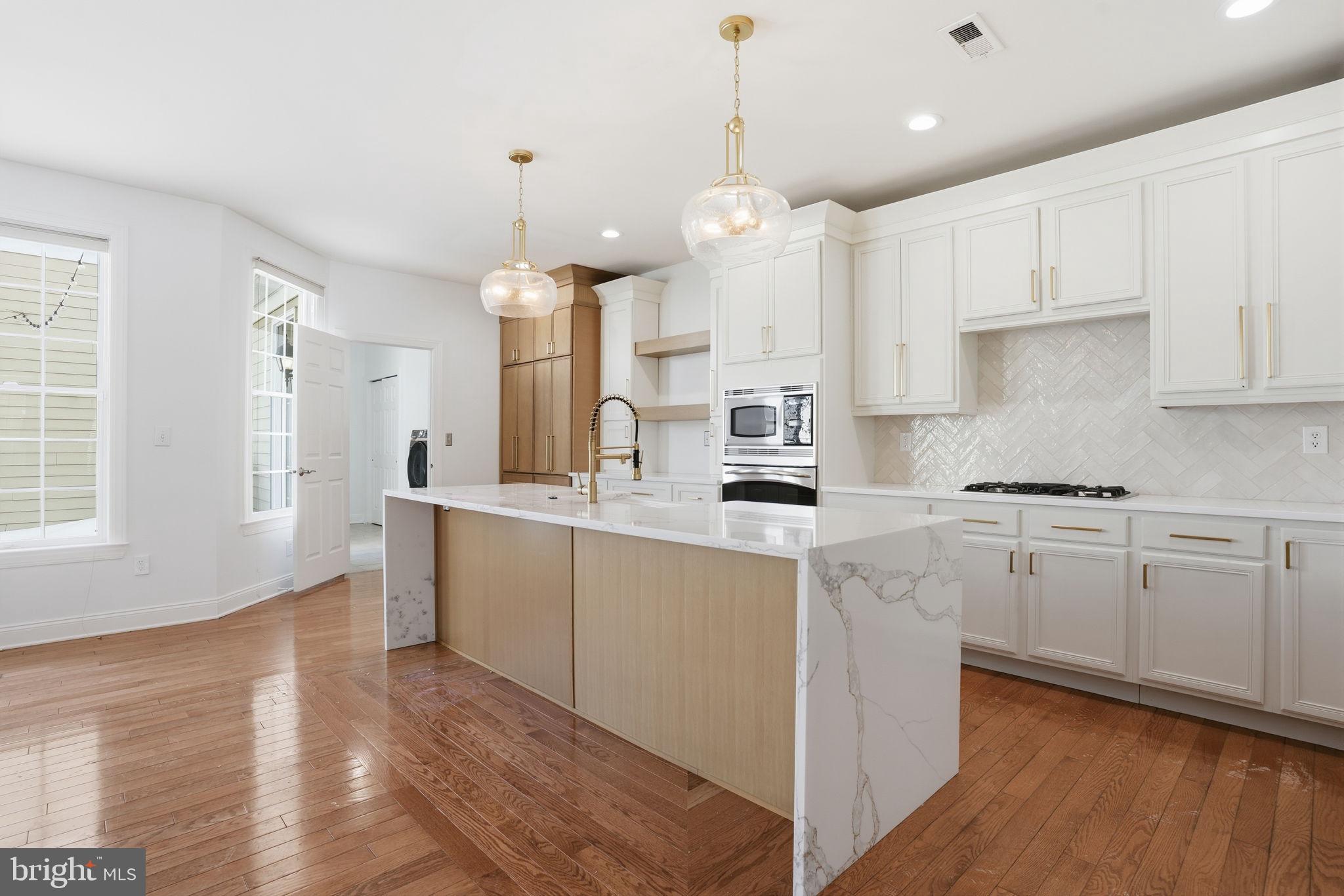 NEWTOWN WALK - Residential