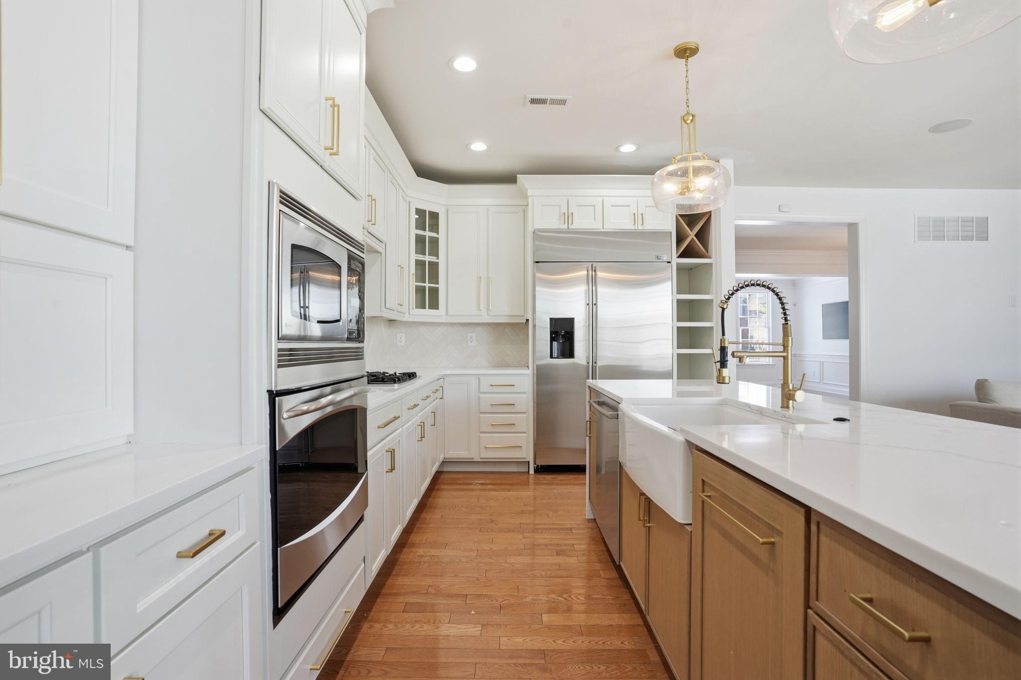 NEWTOWN WALK - Residential