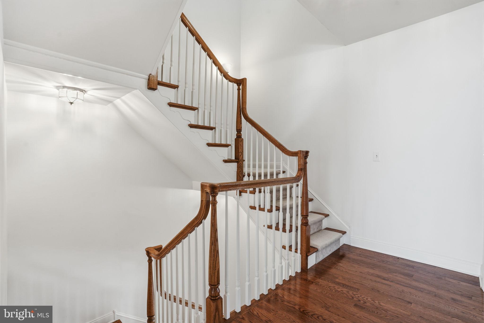 NEWTOWN WALK - Residential