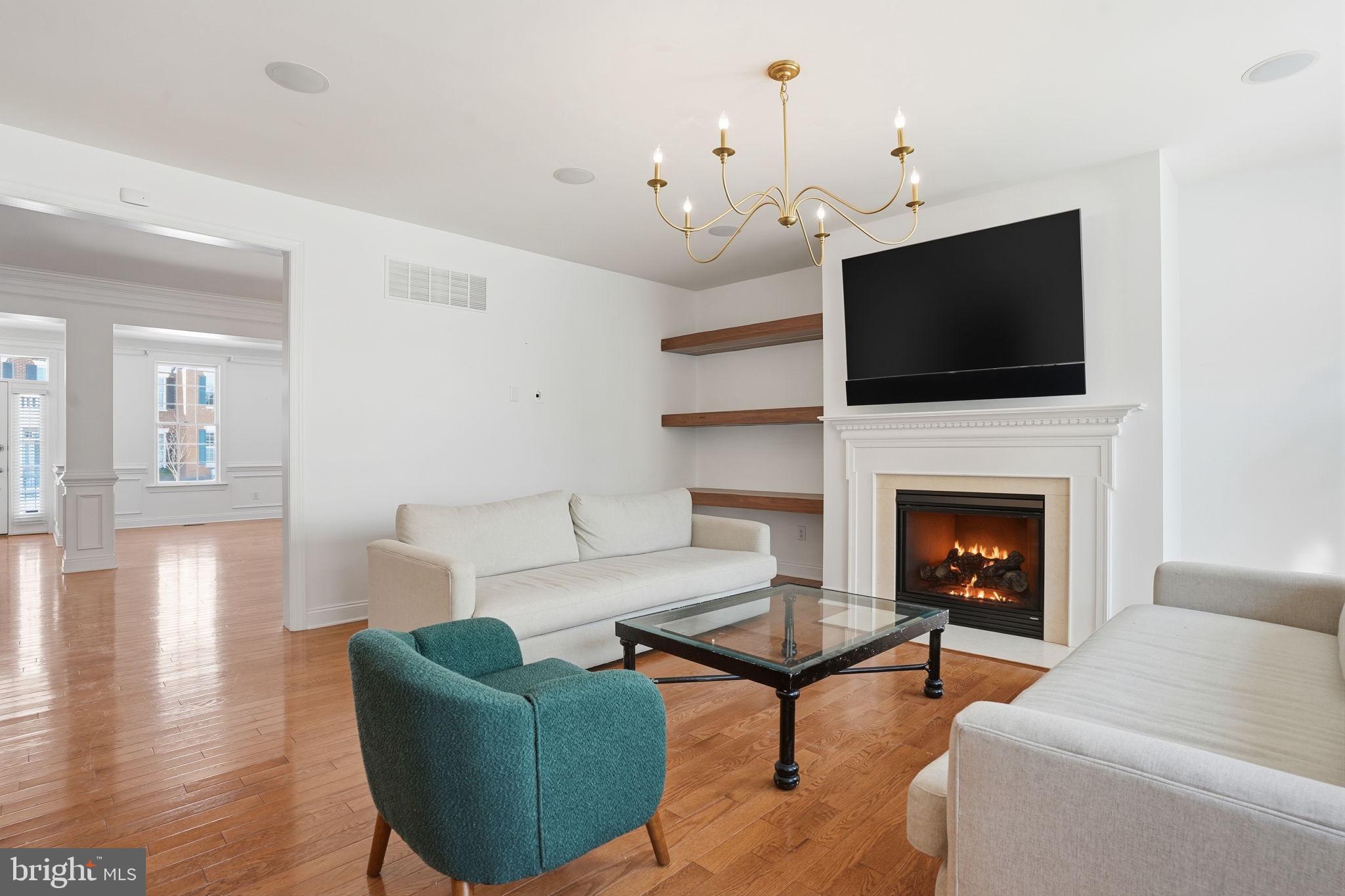 NEWTOWN WALK - Residential