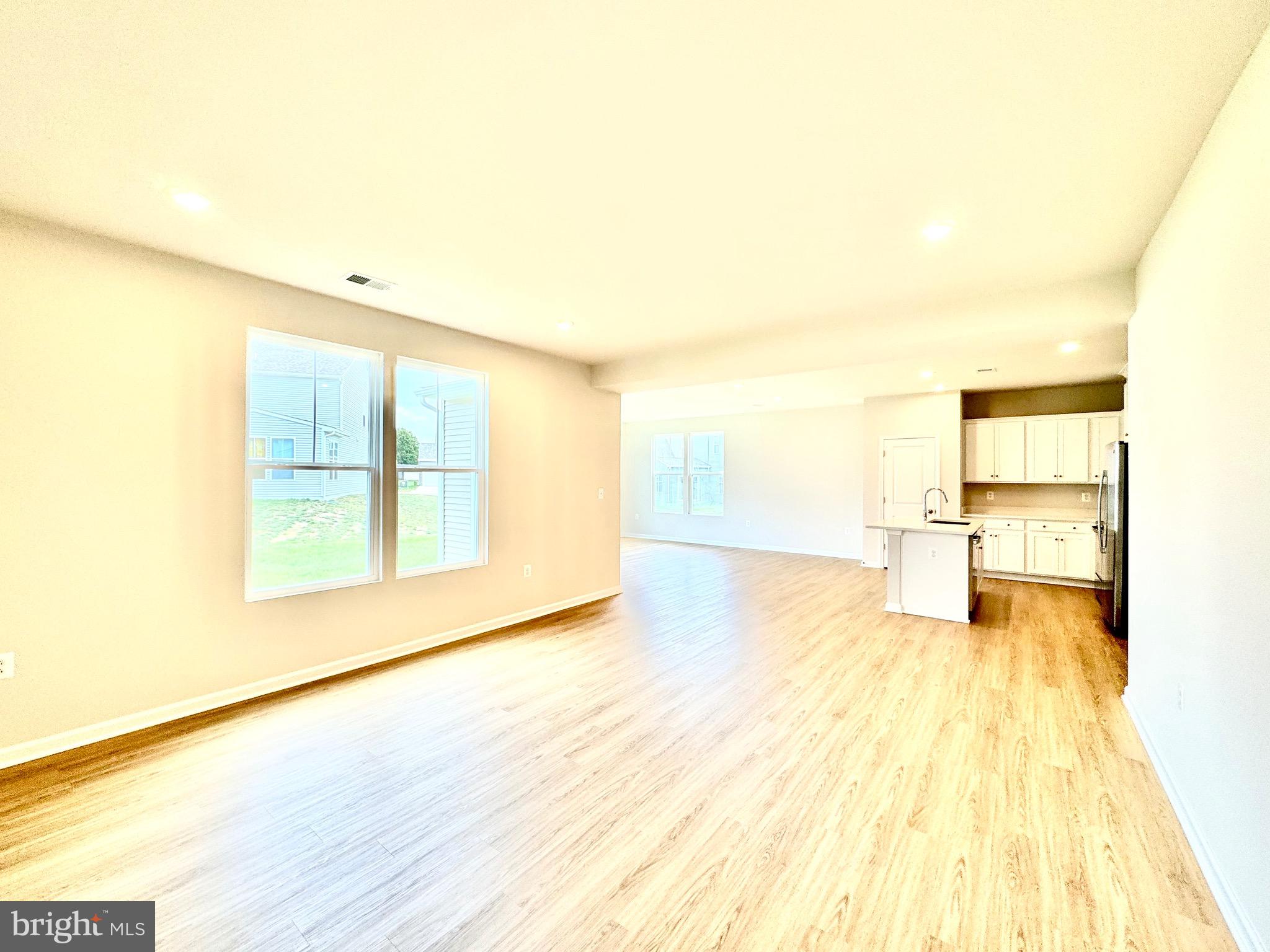 PRESIDENTS POINTE - Residential