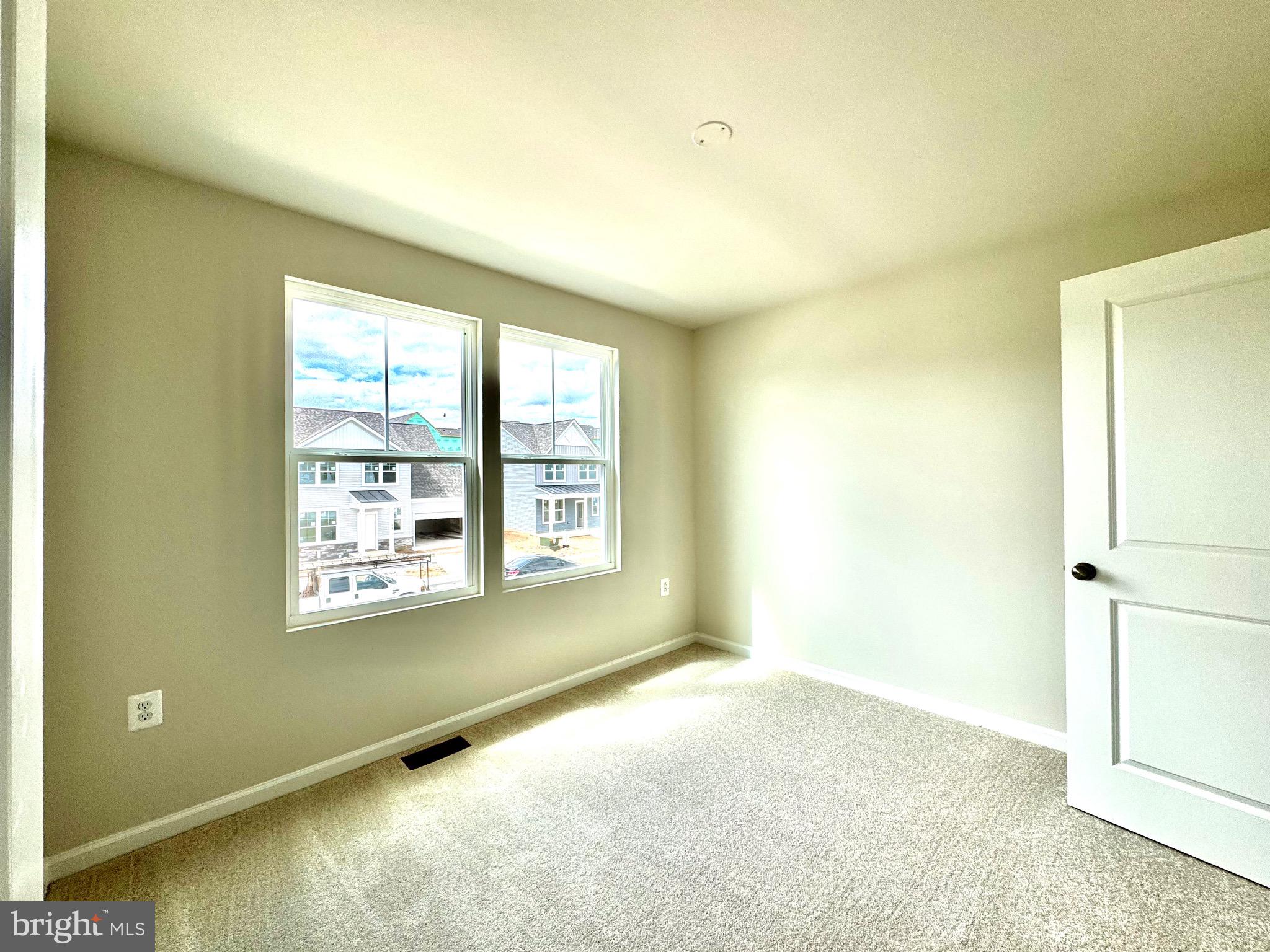 PRESIDENTS POINTE - Residential