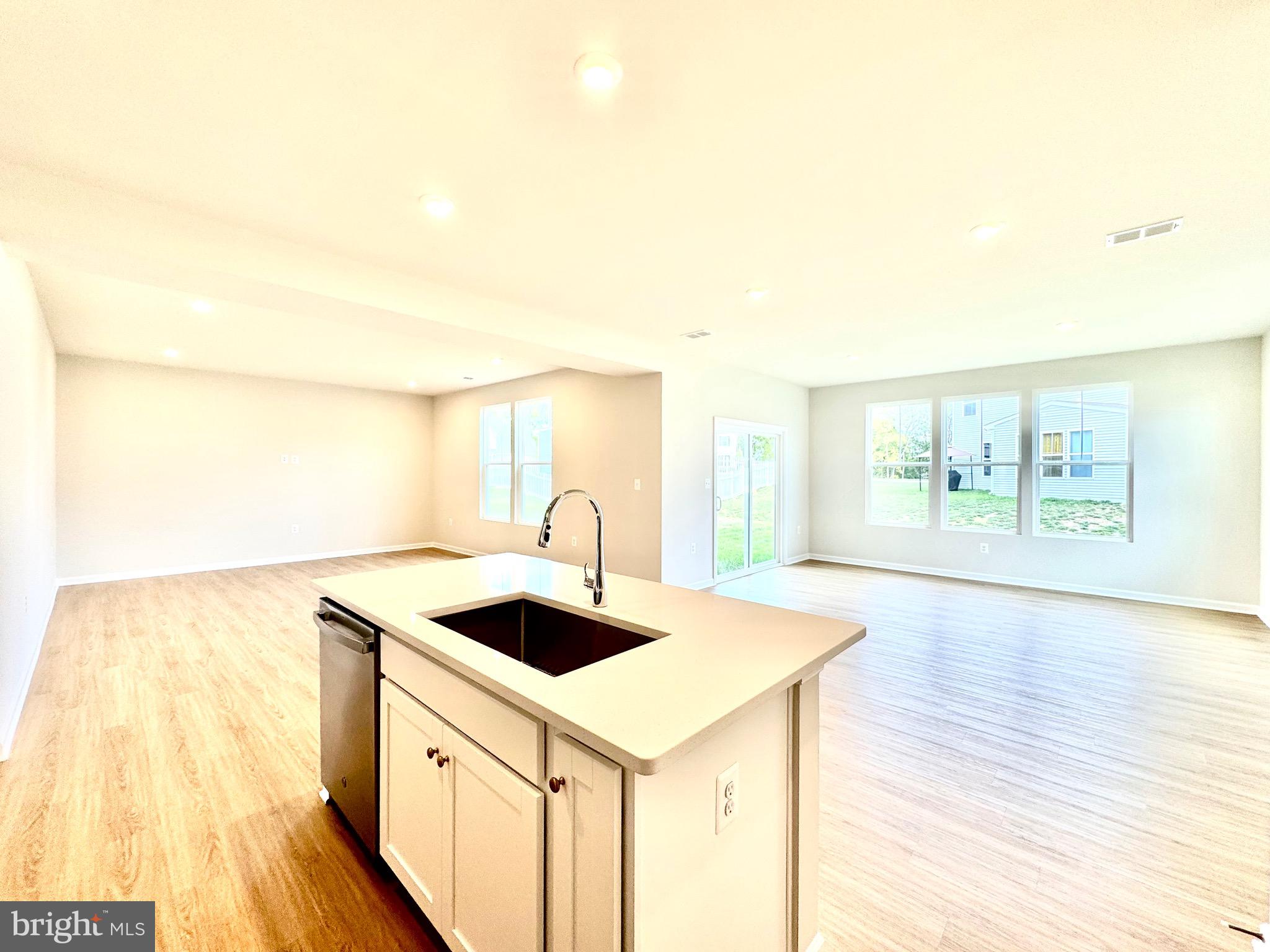 PRESIDENTS POINTE - Residential