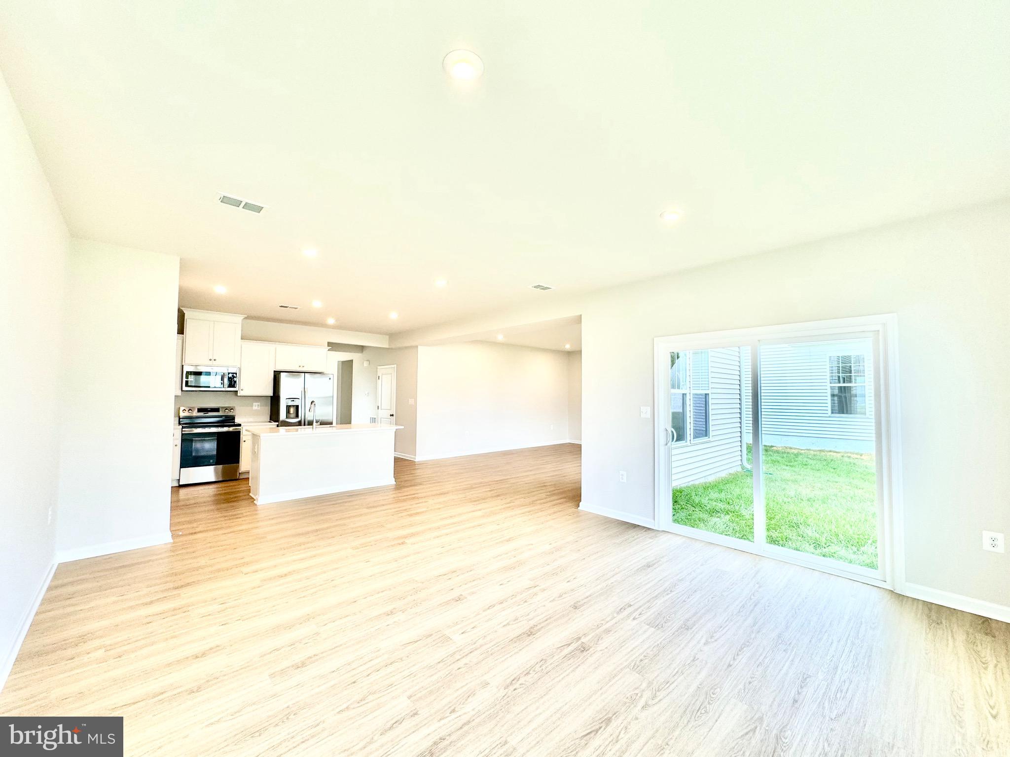 PRESIDENTS POINTE - Residential