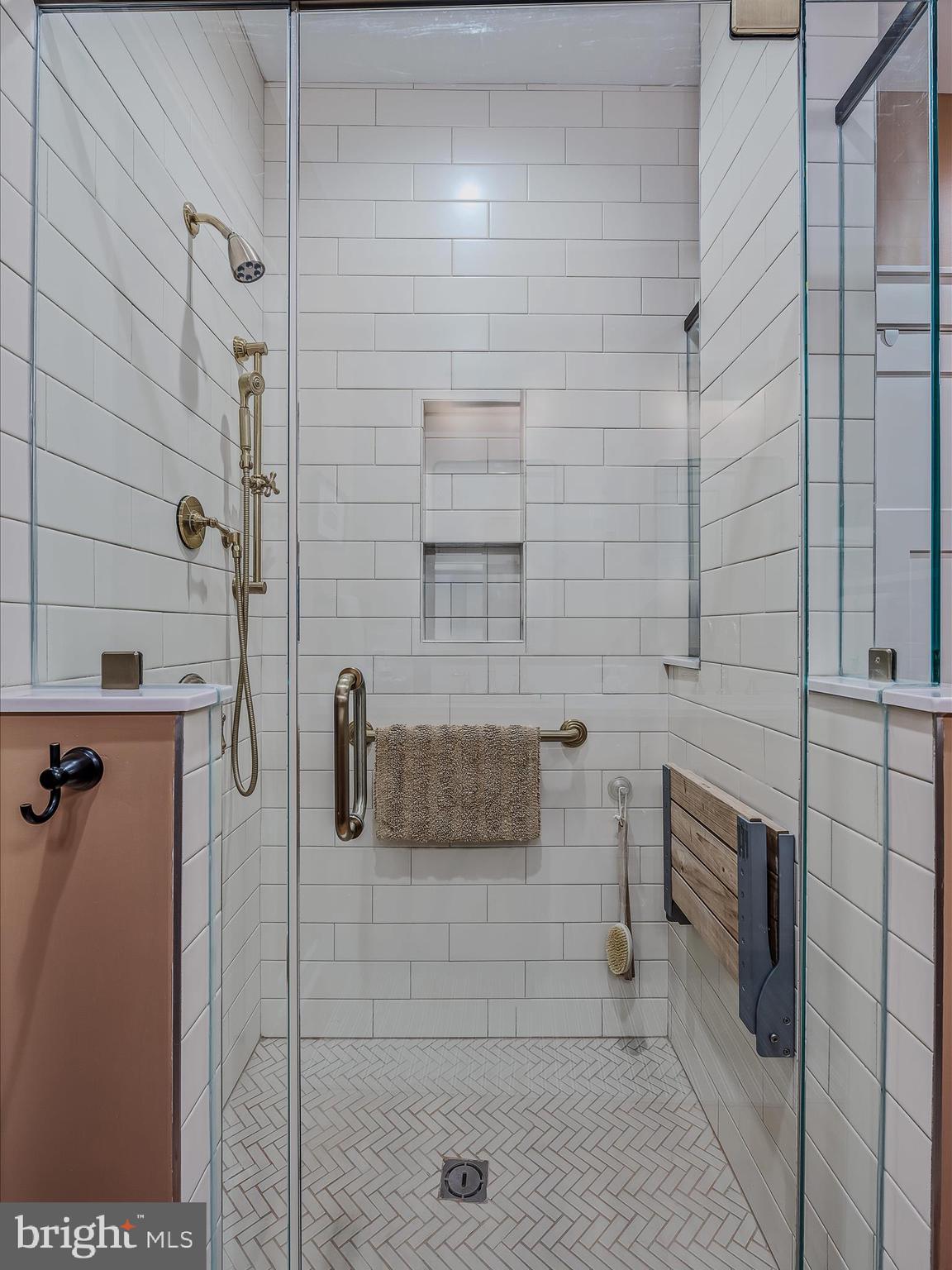 FERNBANK - Residential