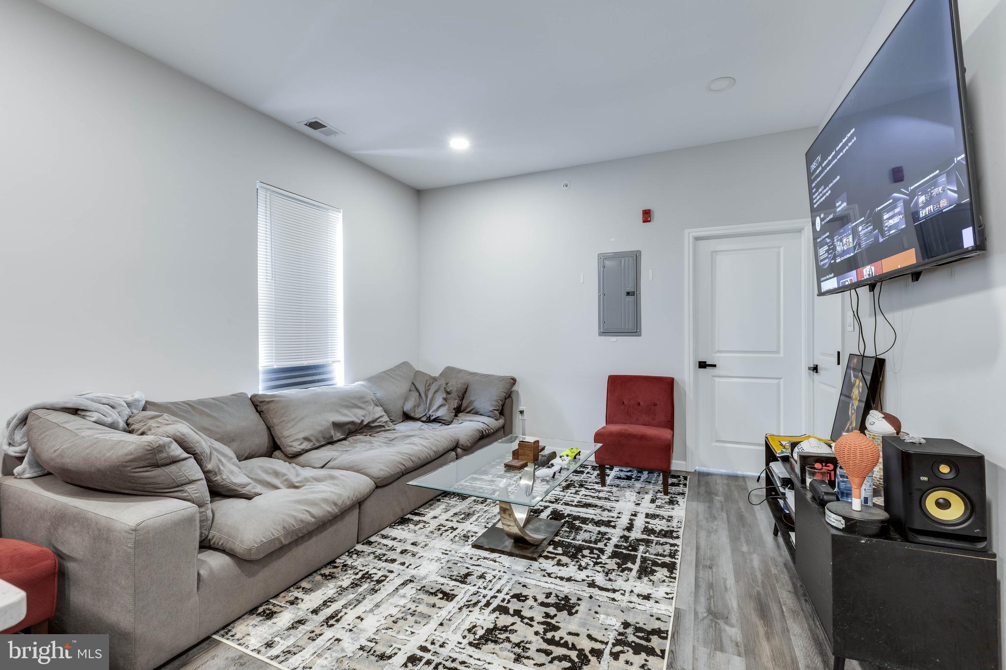 LUDLOW - Residential Income