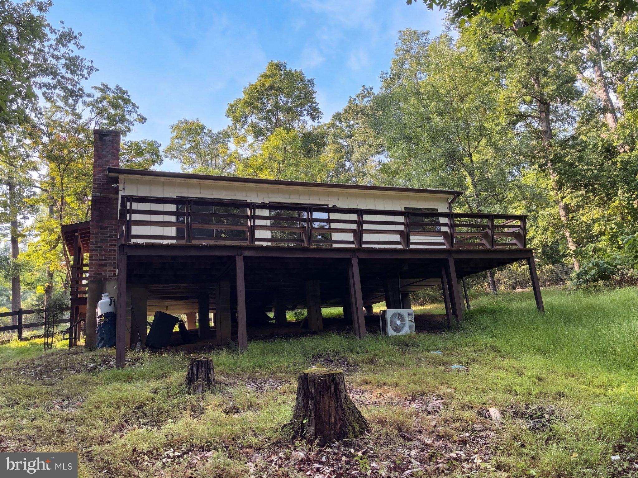 816 HILLTOP LANE