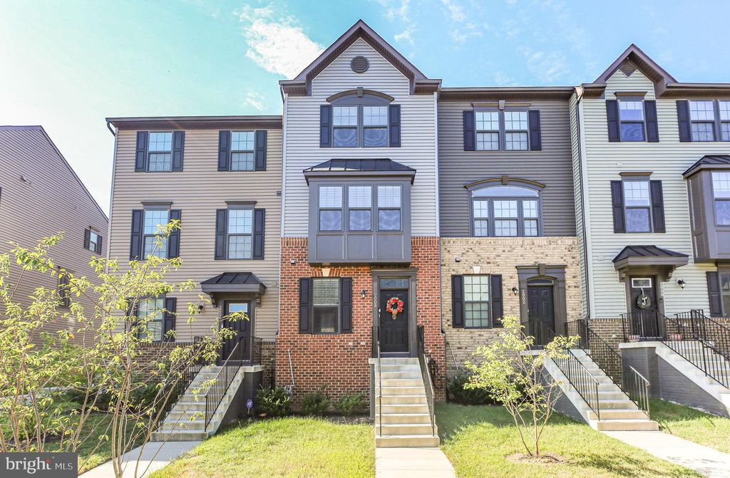 Photo of 2004 Track Circle, FREDERICKSBURG, VA 22401 (MLS # VAFB2009136)