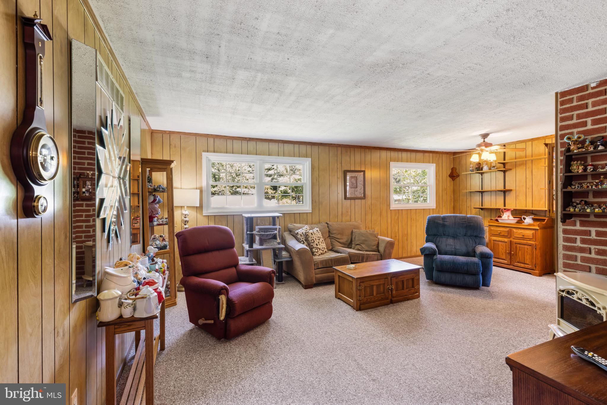 ROLLING KNOLLS - Residential