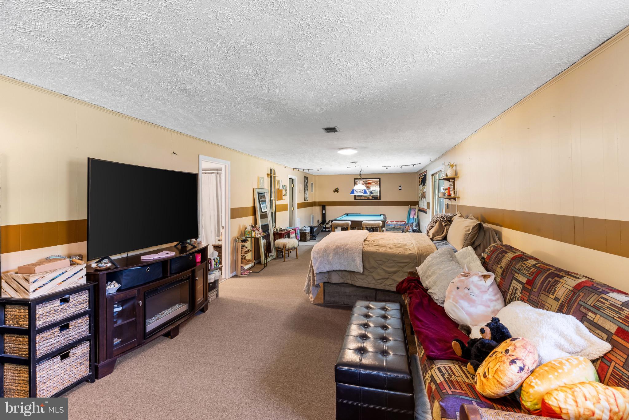 ROLLING KNOLLS - Residential