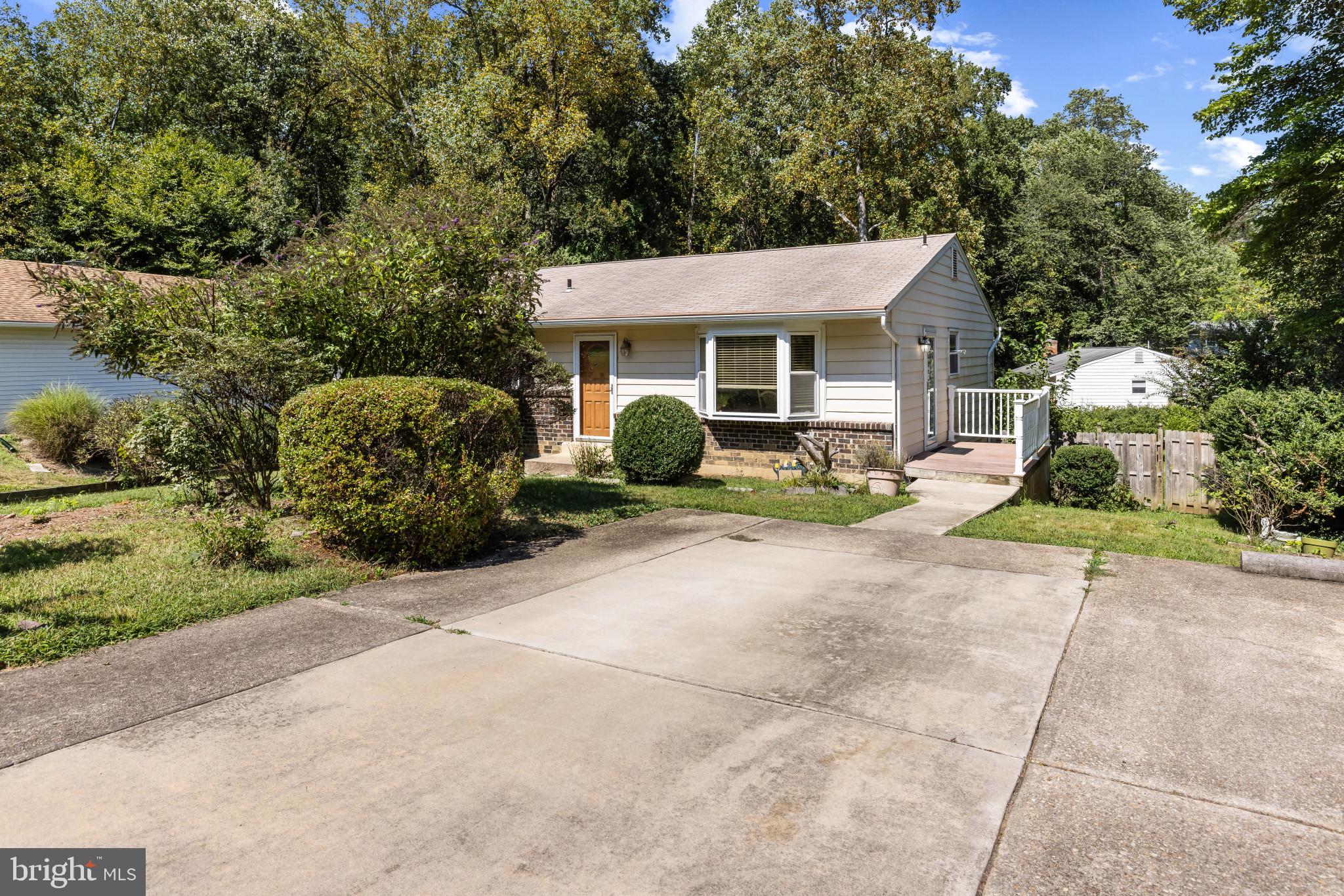 ROLLING KNOLLS - Residential