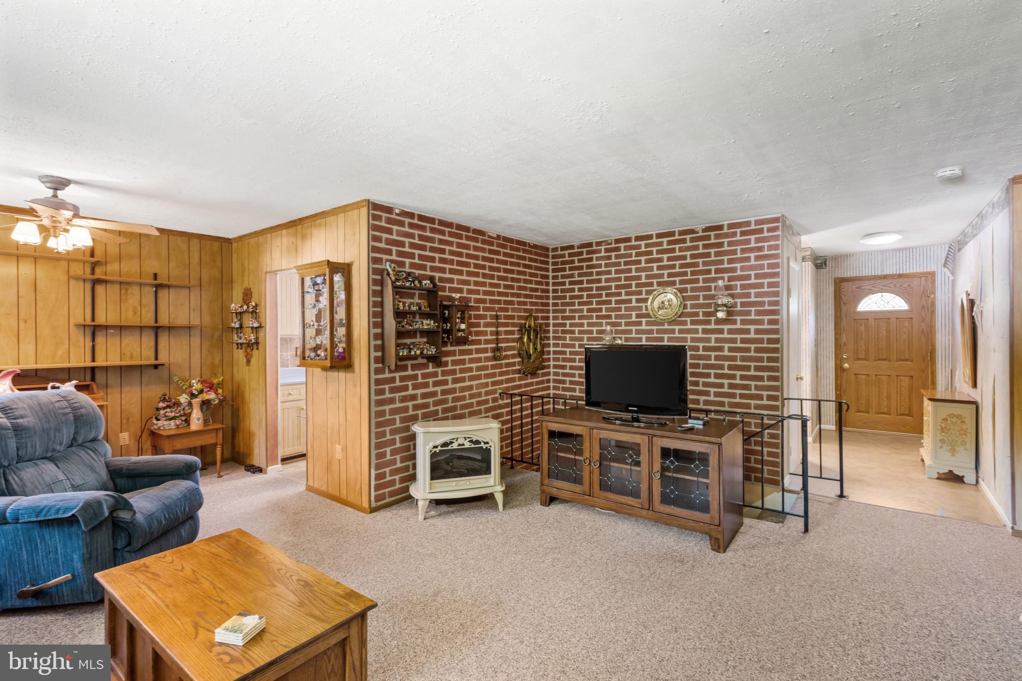 ROLLING KNOLLS - Residential