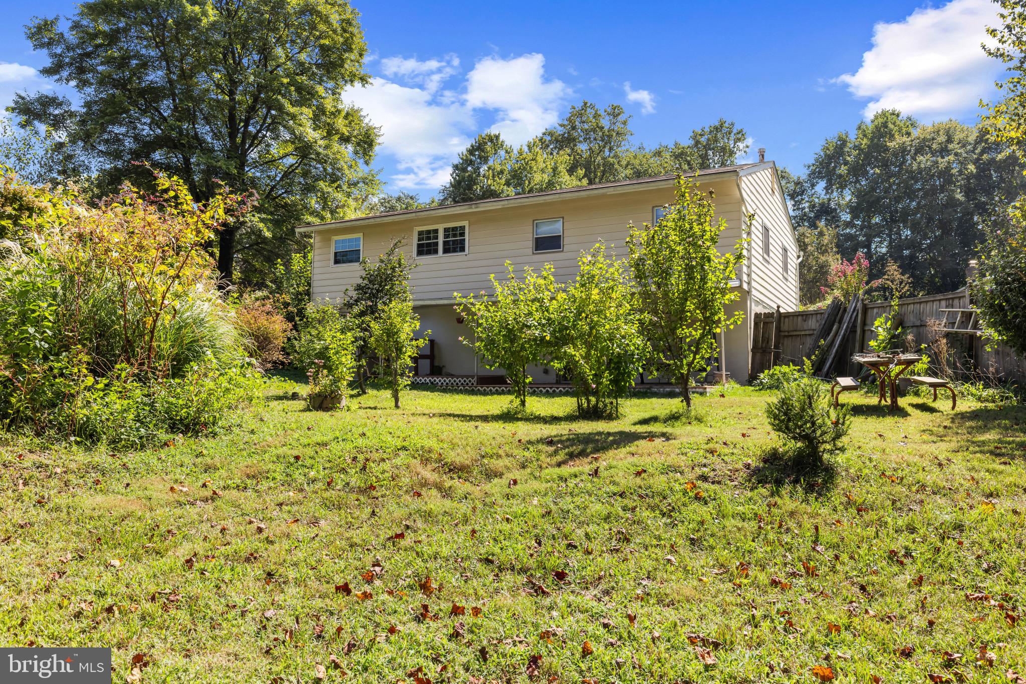 ROLLING KNOLLS - Residential
