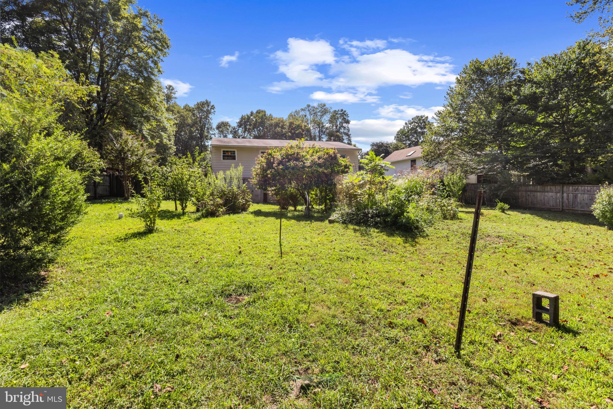 ROLLING KNOLLS - Residential