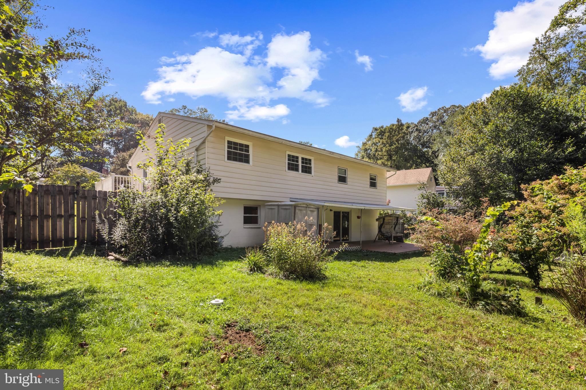 ROLLING KNOLLS - Residential