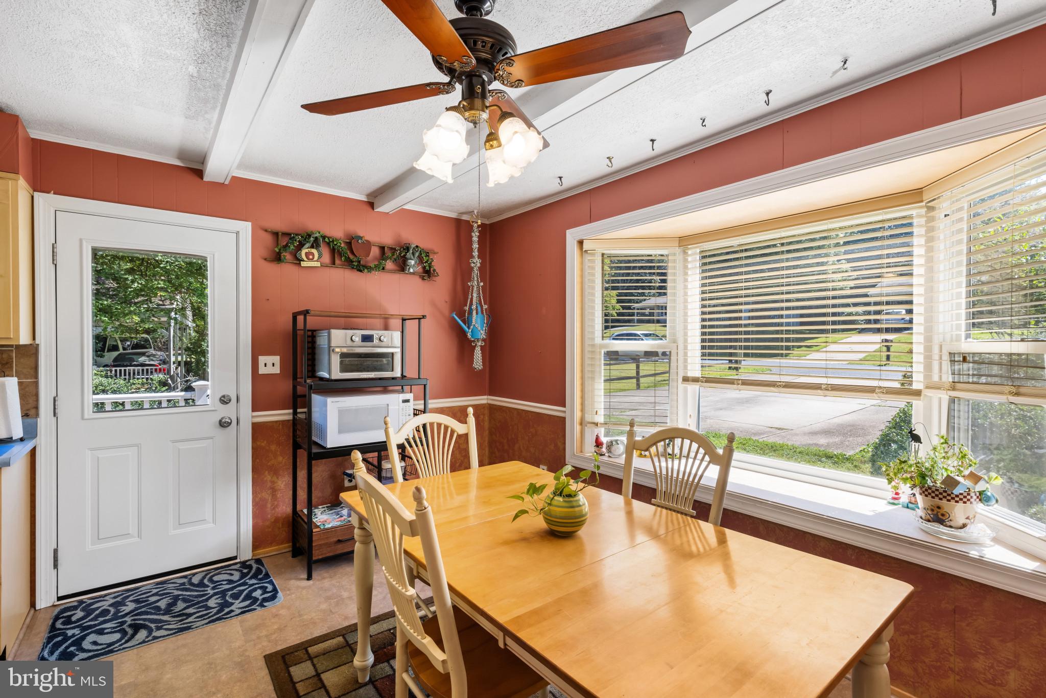 ROLLING KNOLLS - Residential