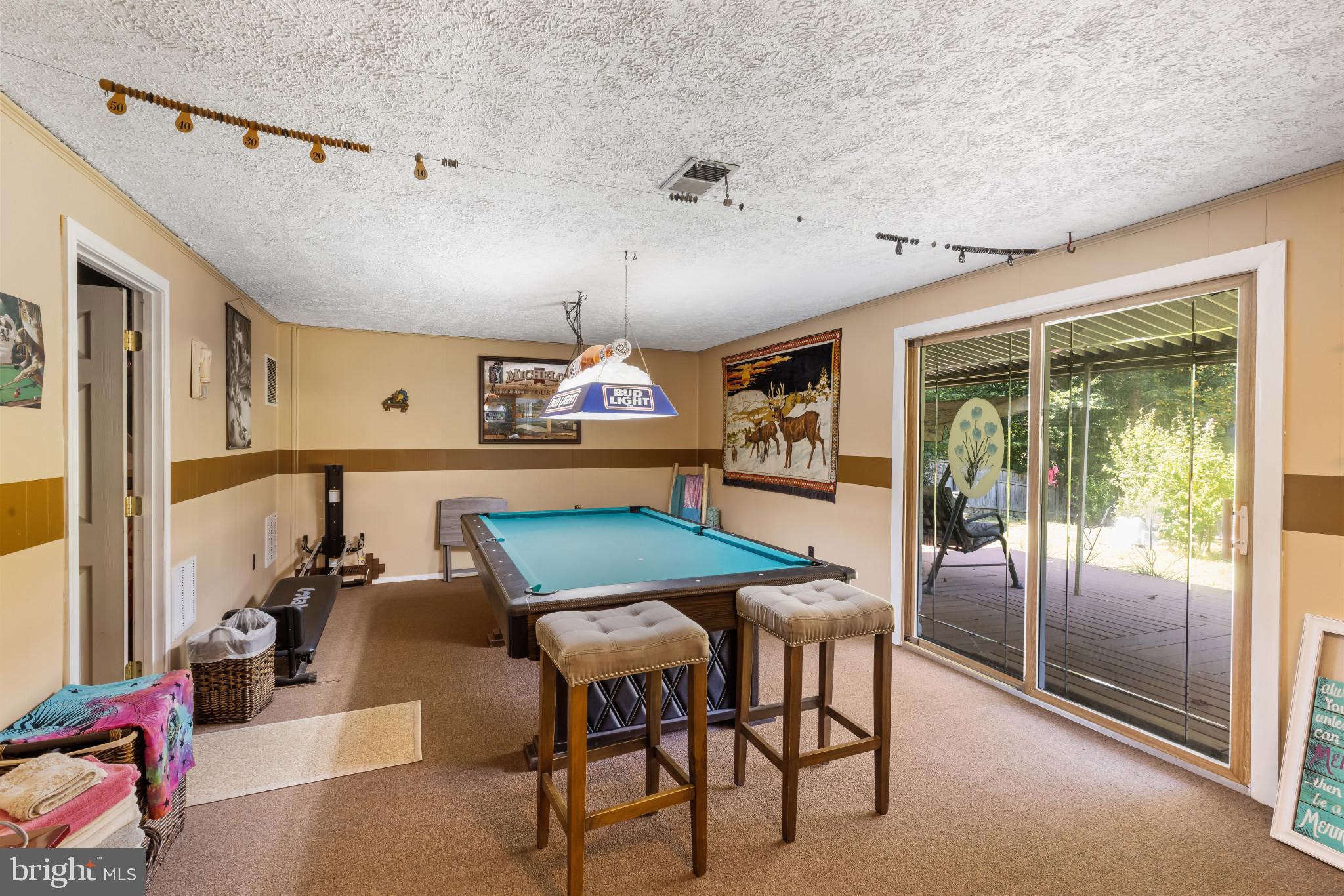 ROLLING KNOLLS - Residential