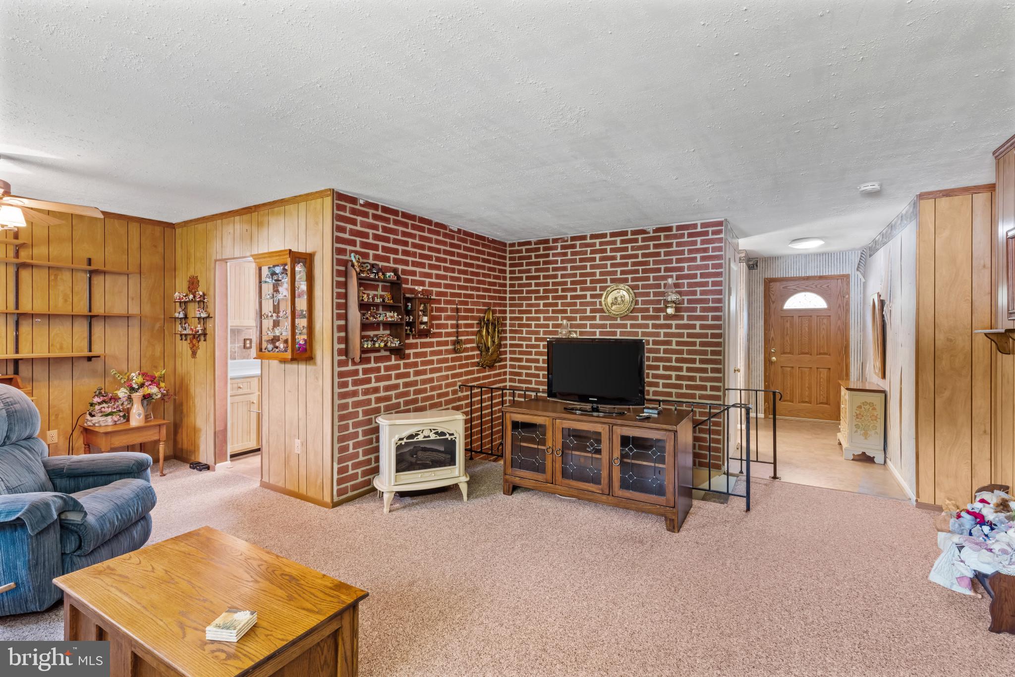 ROLLING KNOLLS - Residential