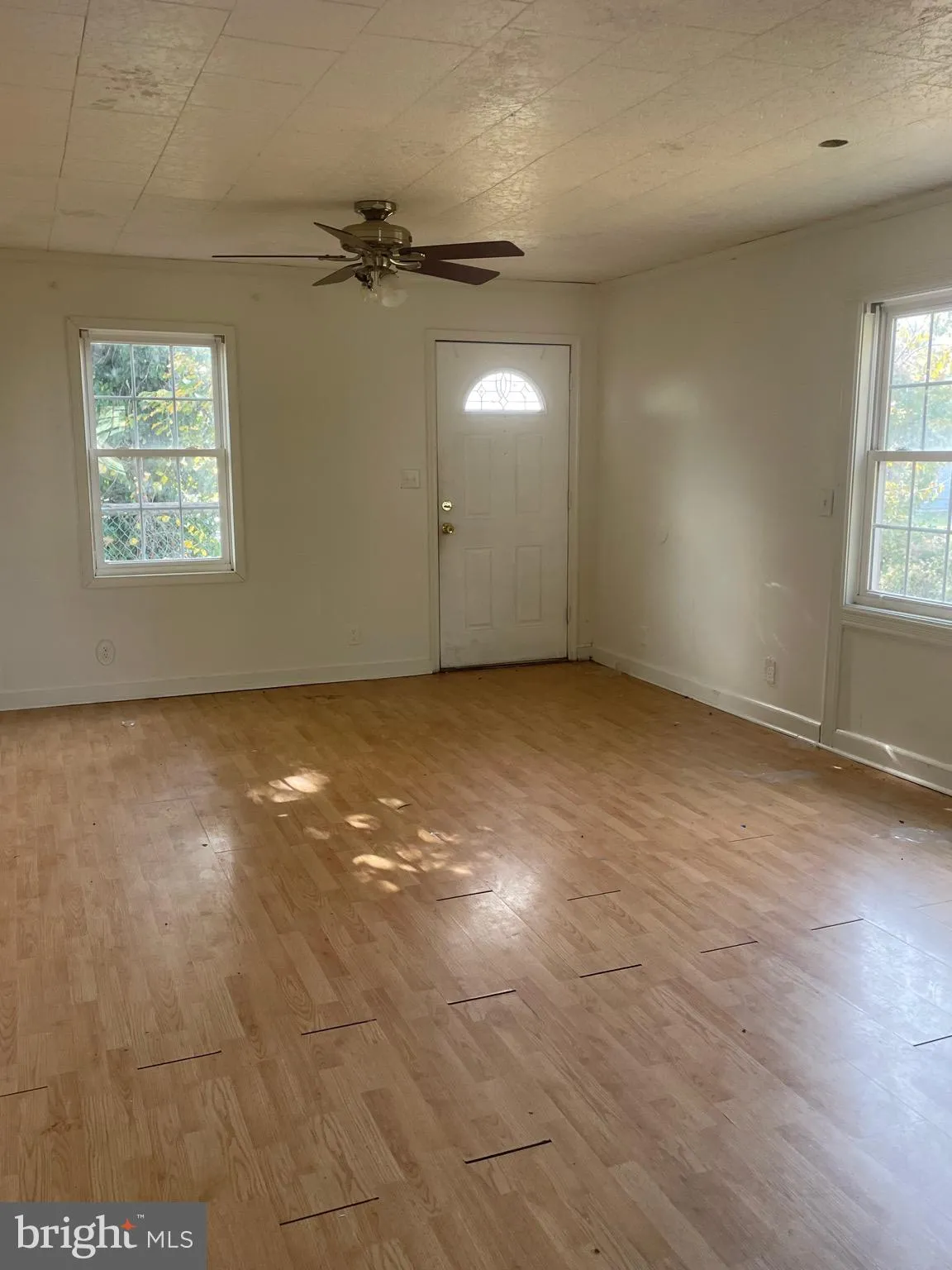 Carneys Point, New Jersey 08069, United States, 5 Bedrooms Bedrooms, ,1 BathroomBathrooms,Residential,Active,244462