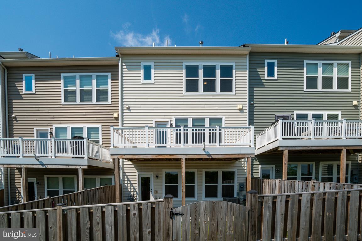 OVERLOOK - Residential Lease