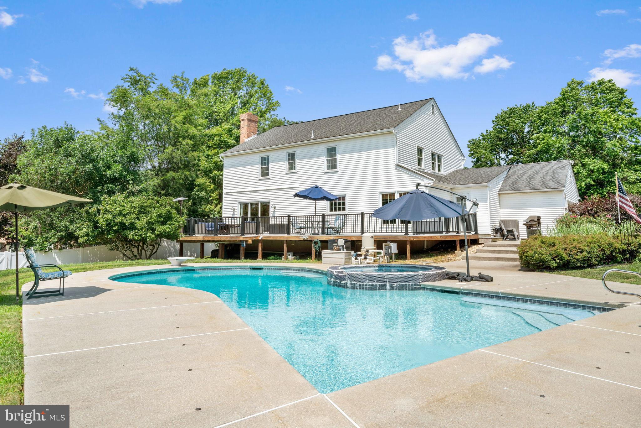 WHITE CHIMNEYS - Residential