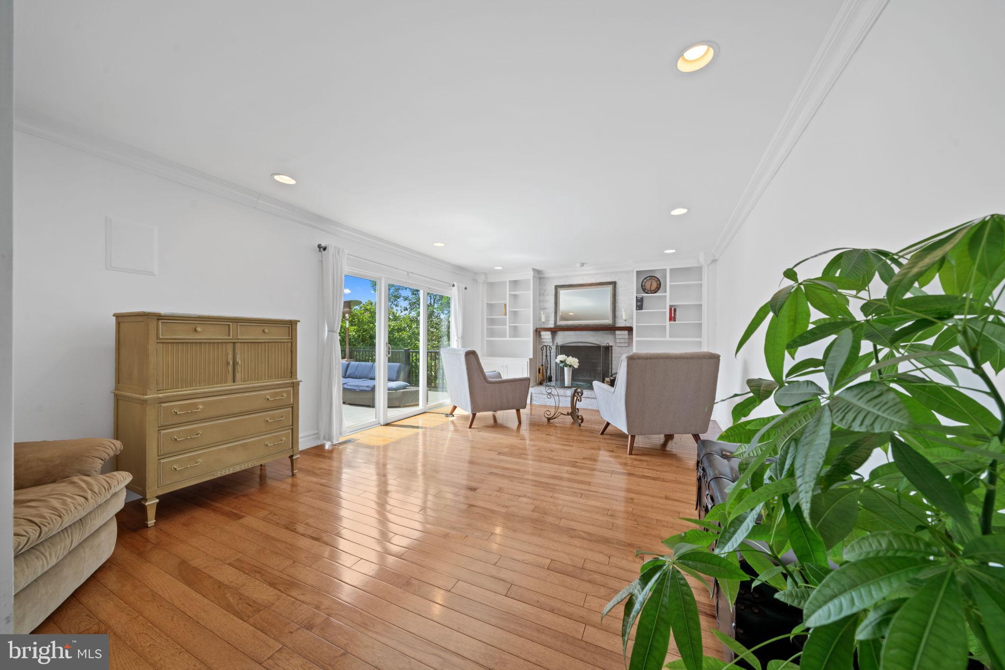 WHITE CHIMNEYS - Residential