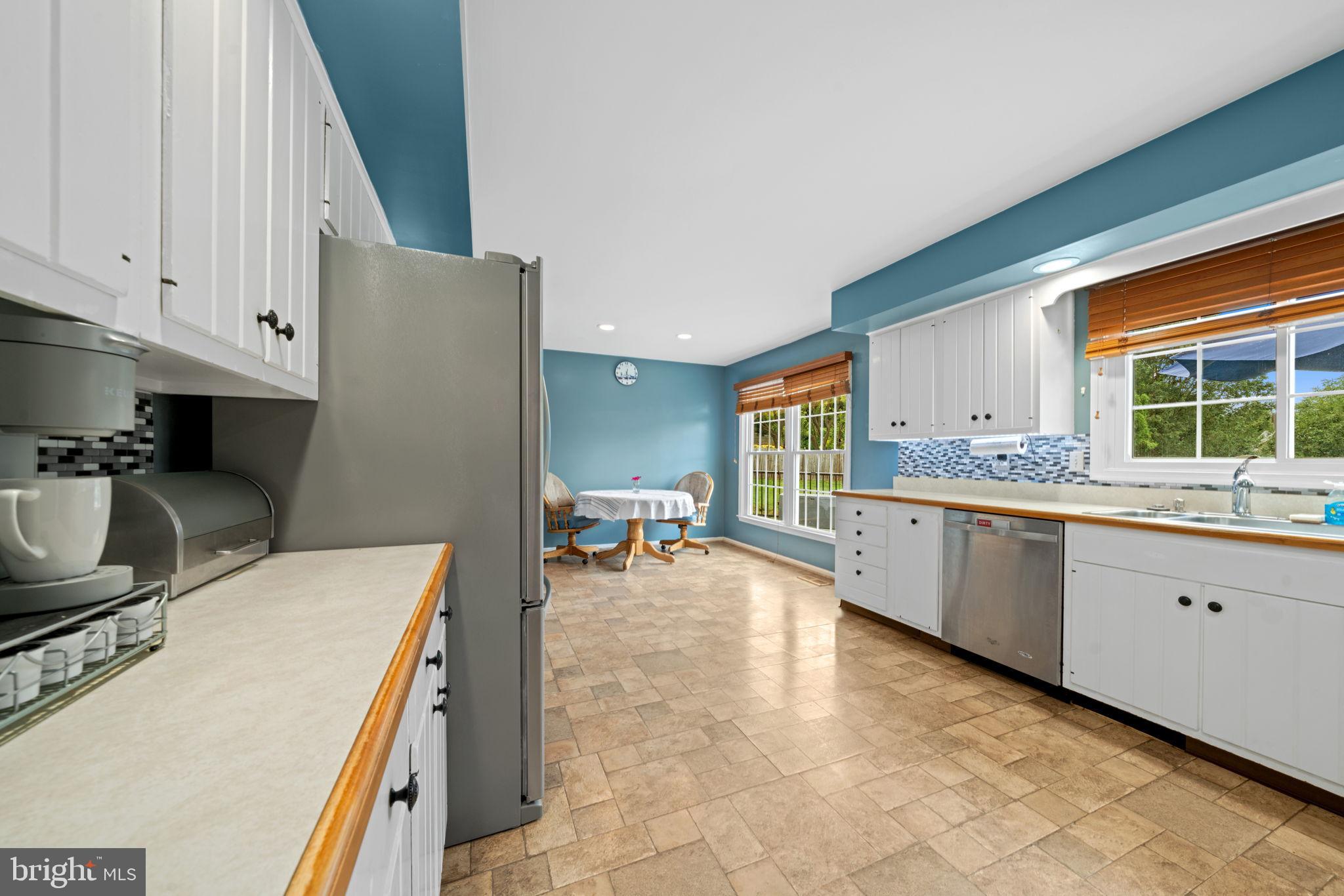 WHITE CHIMNEYS - Residential