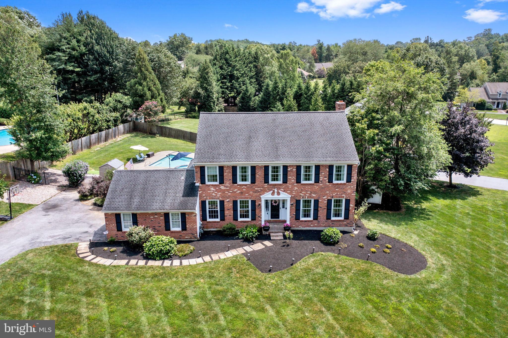 WHITE CHIMNEYS - Residential