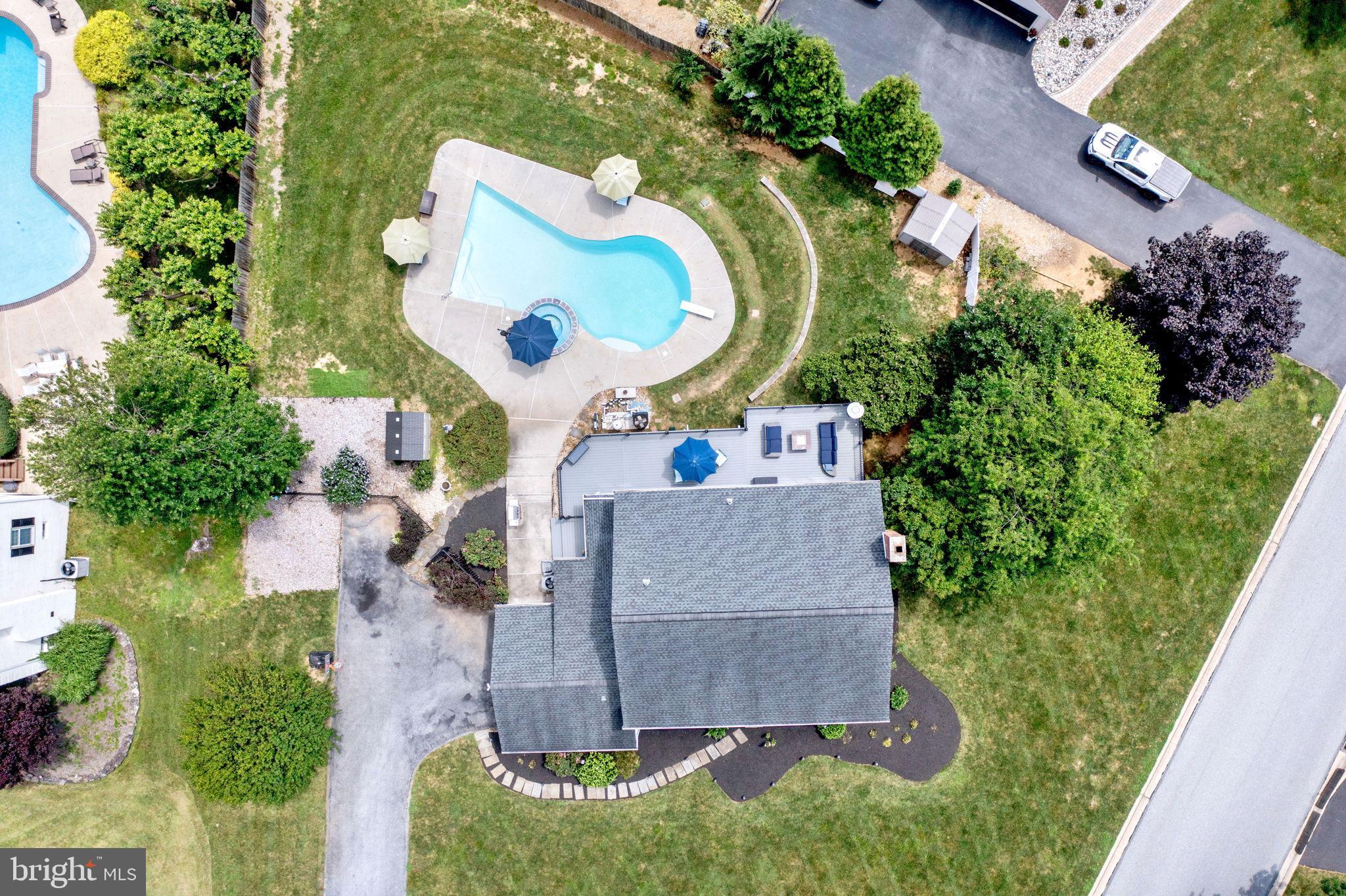 WHITE CHIMNEYS - Residential
