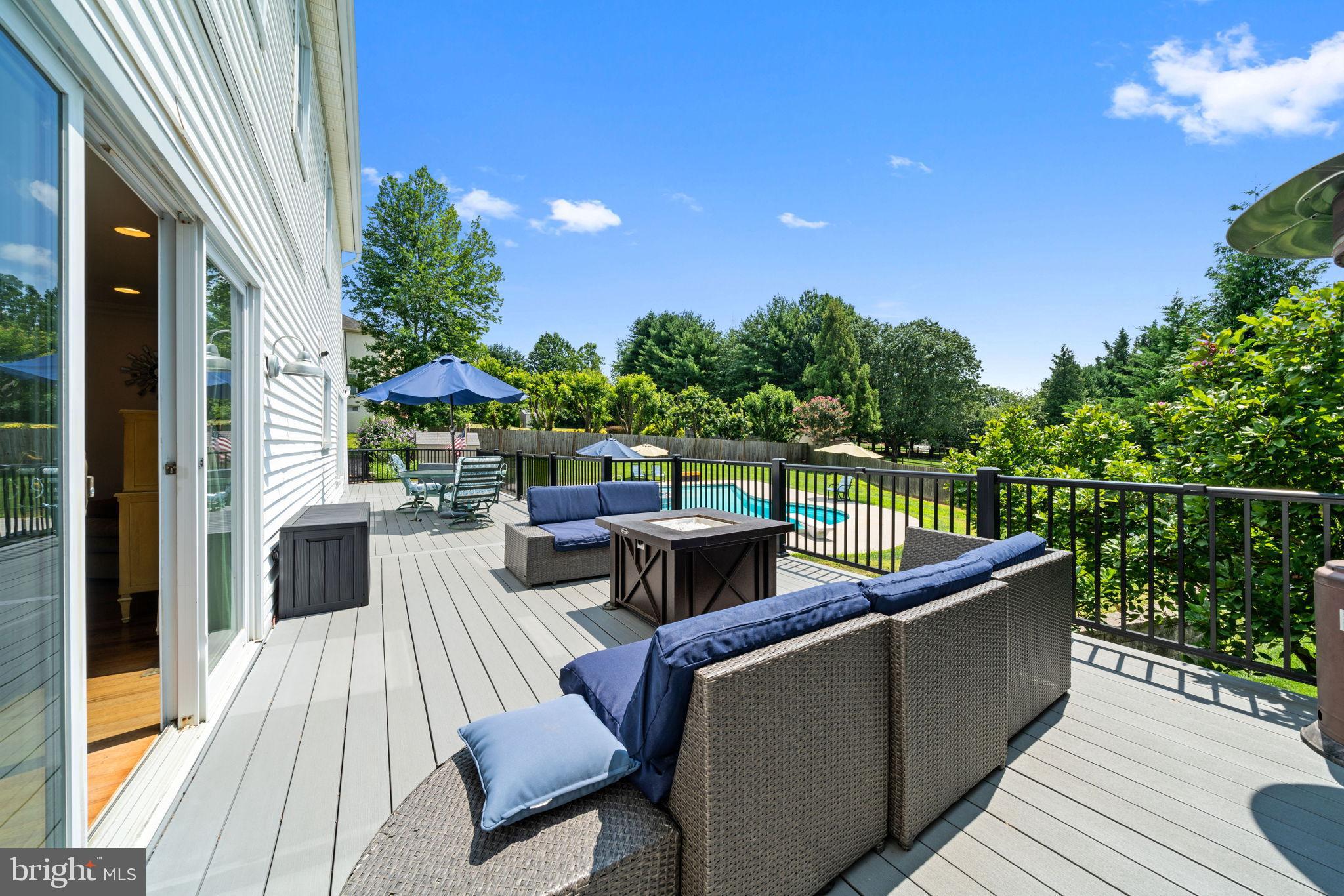 WHITE CHIMNEYS - Residential