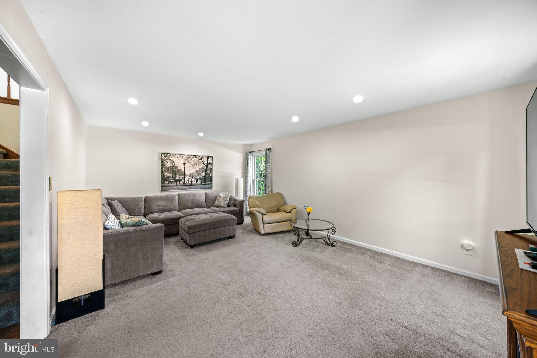 WHITE CHIMNEYS - Residential