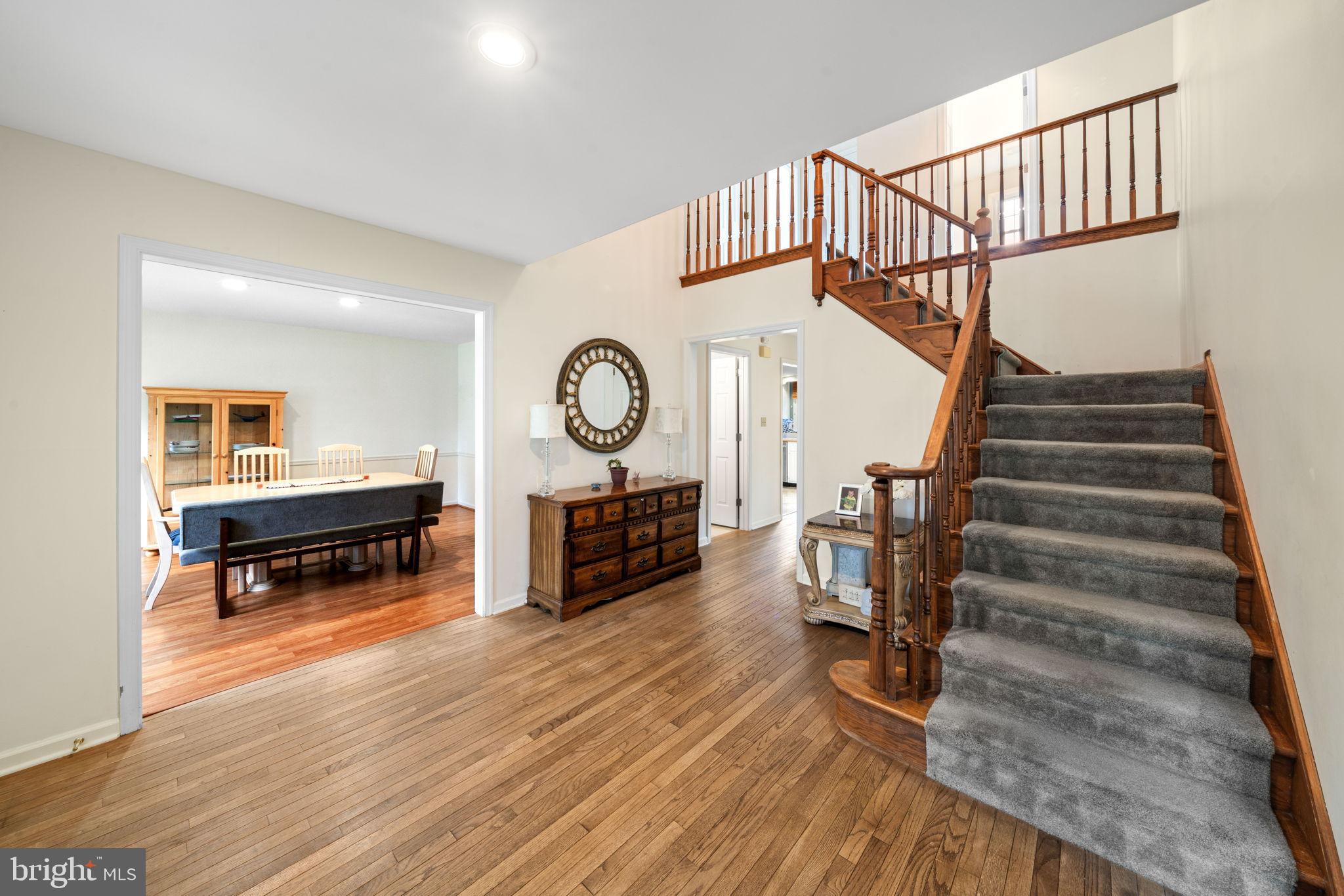 WHITE CHIMNEYS - Residential