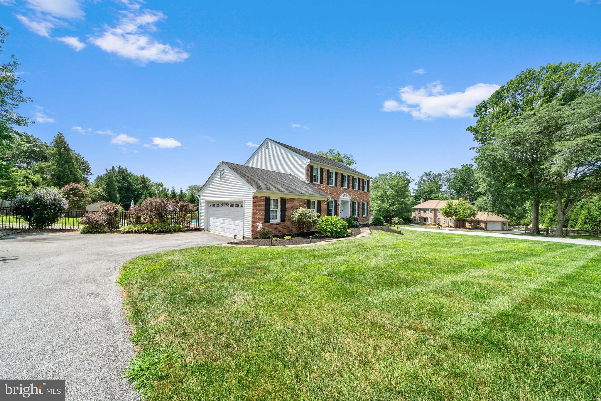 WHITE CHIMNEYS - Residential