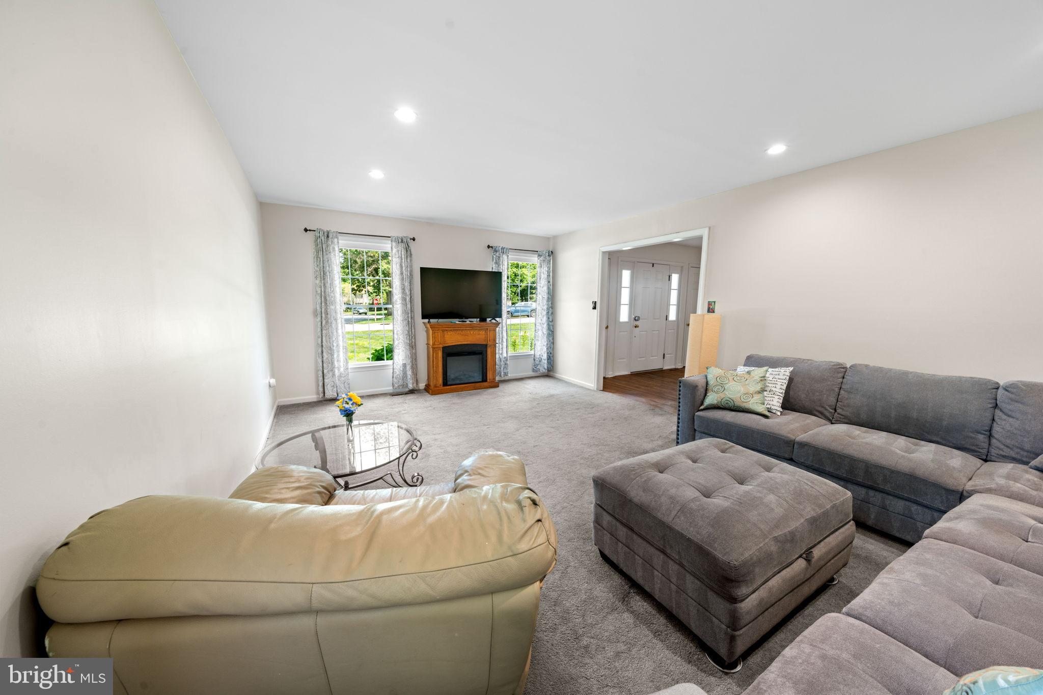 WHITE CHIMNEYS - Residential