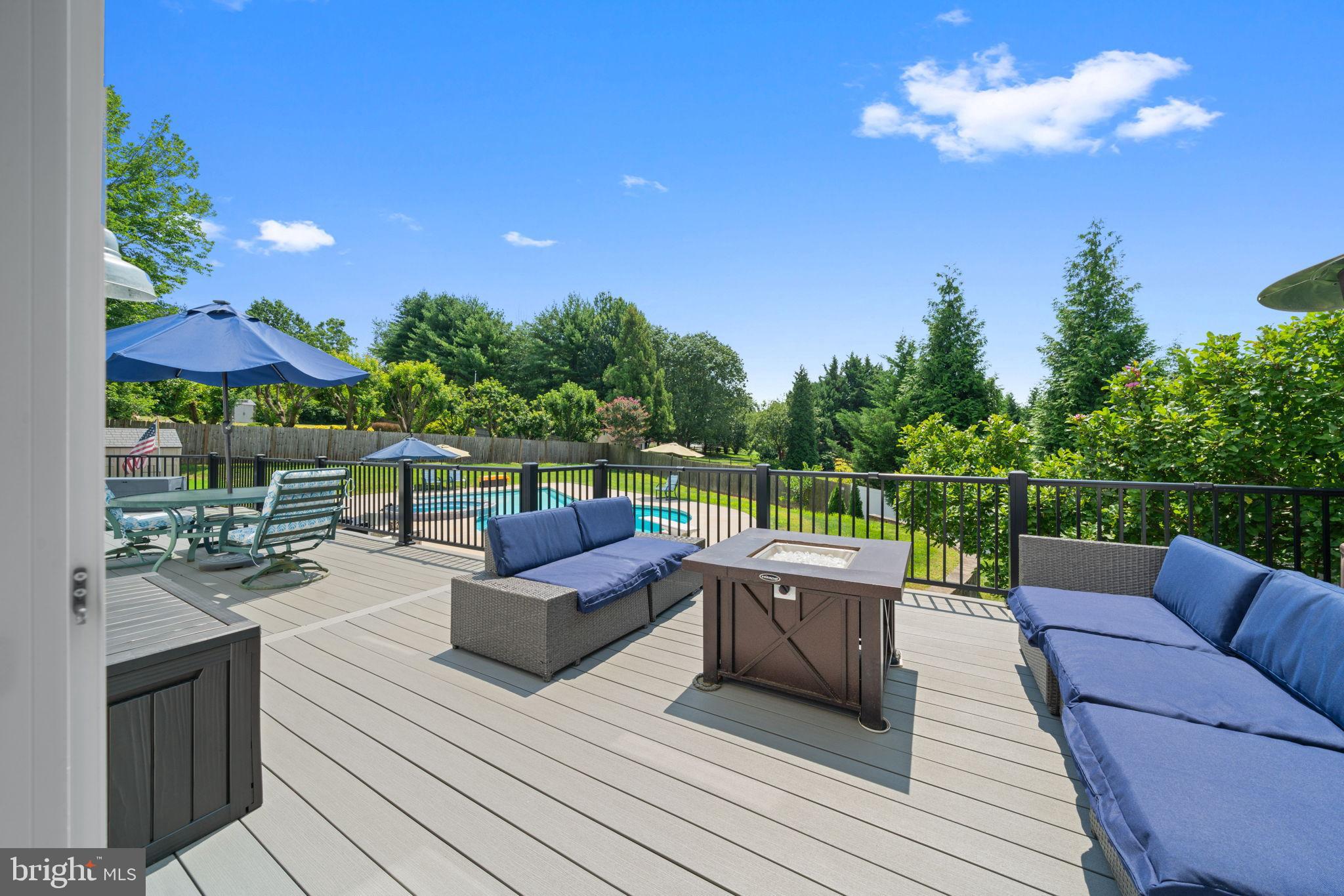 WHITE CHIMNEYS - Residential