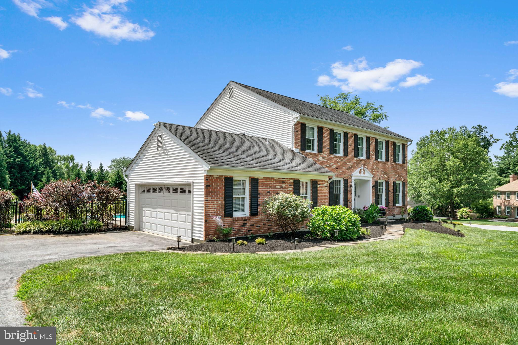 WHITE CHIMNEYS - Residential