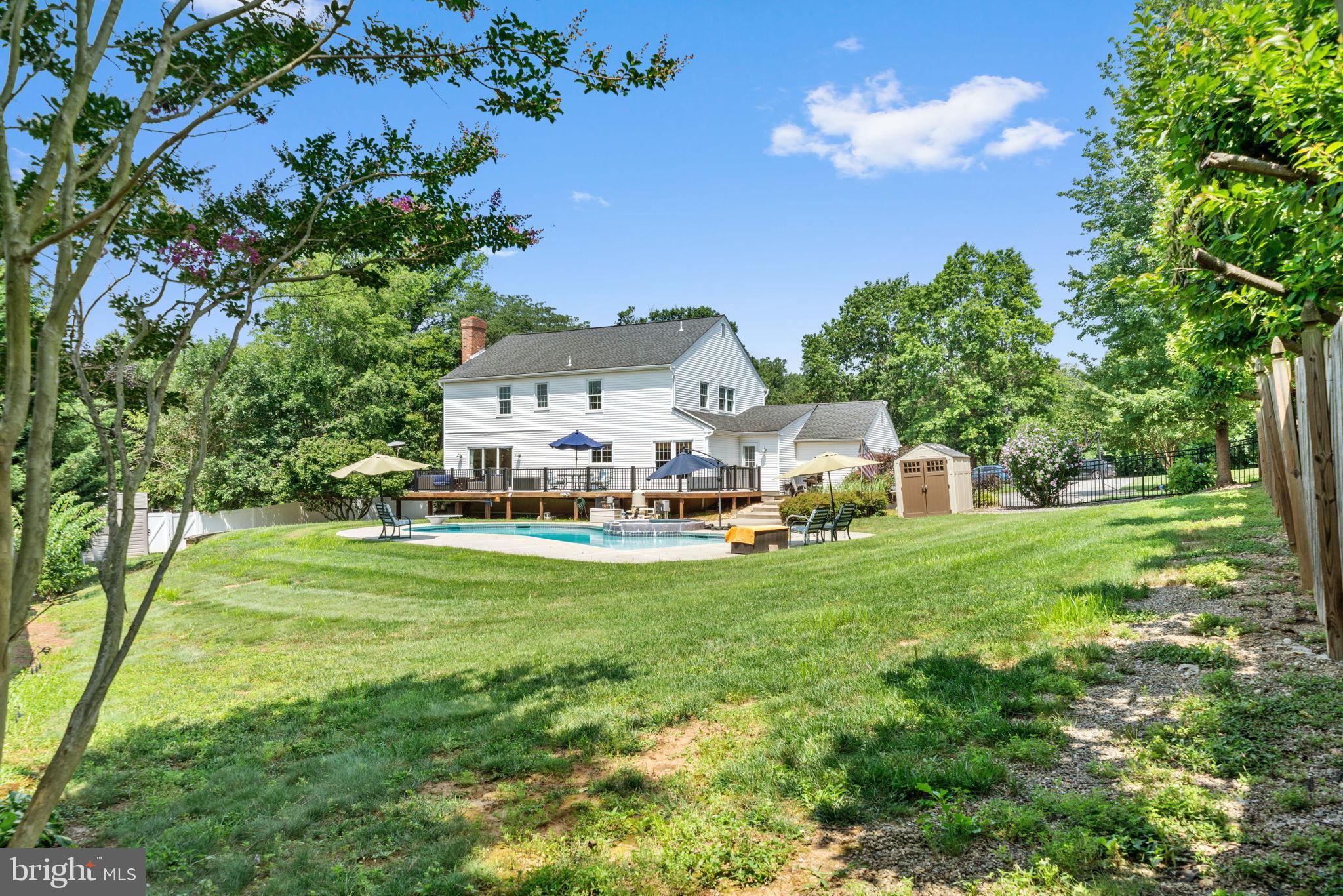 WHITE CHIMNEYS - Residential